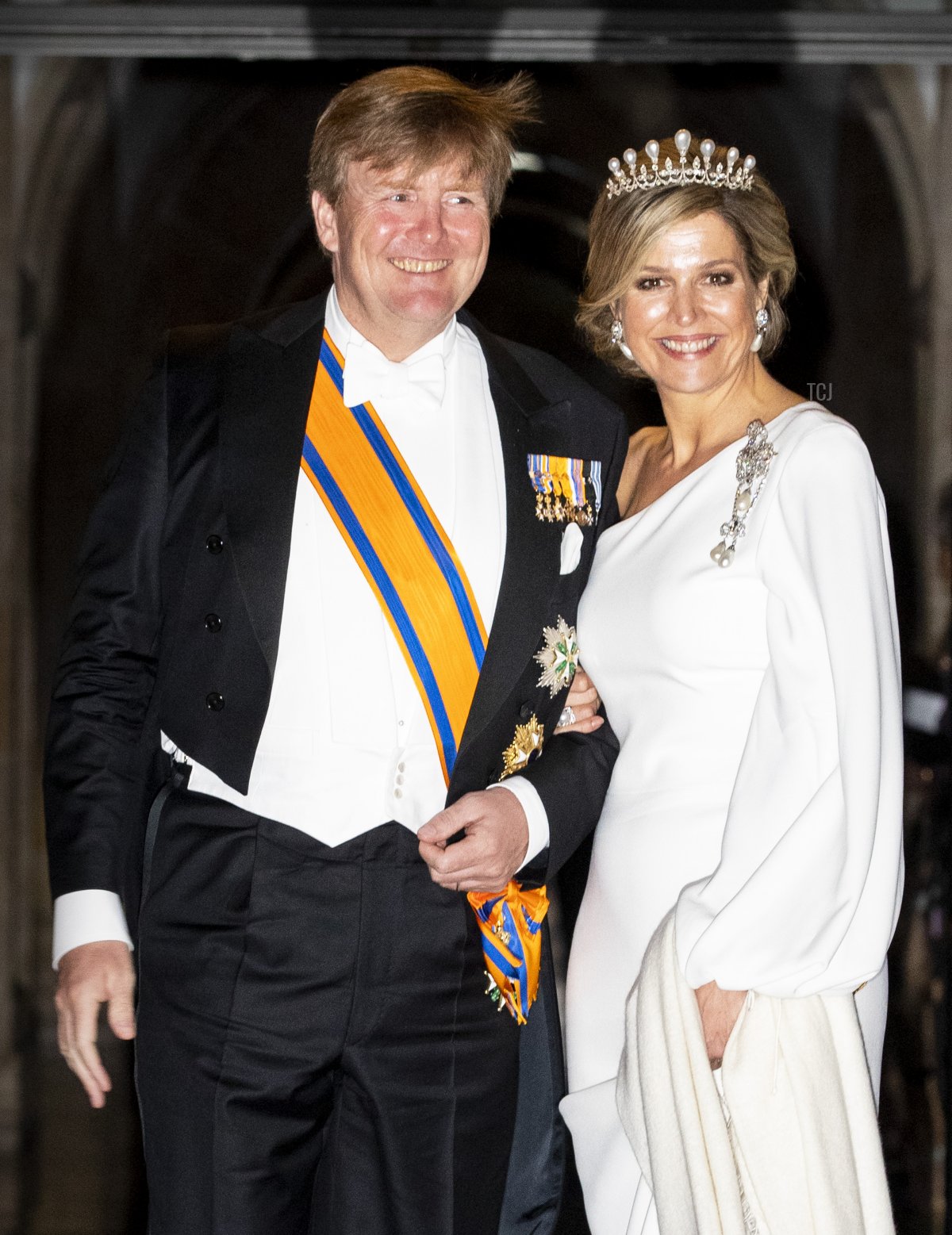 Re Willem-Alexander dei Paesi Bassi e Regina Maxima dei Paesi Bassi lasciano il Palazzo Reale dopo il gala annuale per il Corpo Diplomatico il 09 aprile 2019 ad Amsterdam, Paesi Bassi