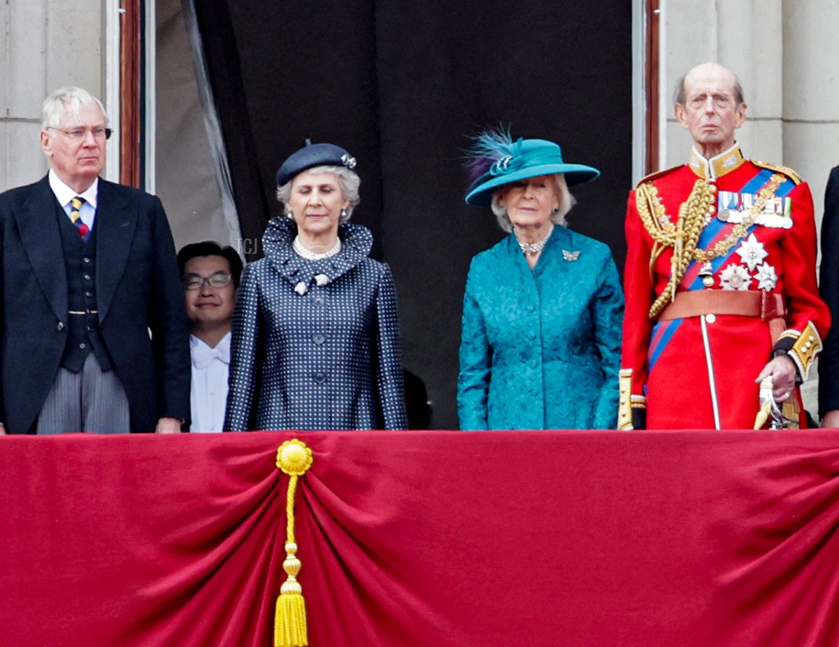 La principessa Alexandra indossa i suoi gioielli sul balcone di Buckingham Palace per il Trooping the Colour