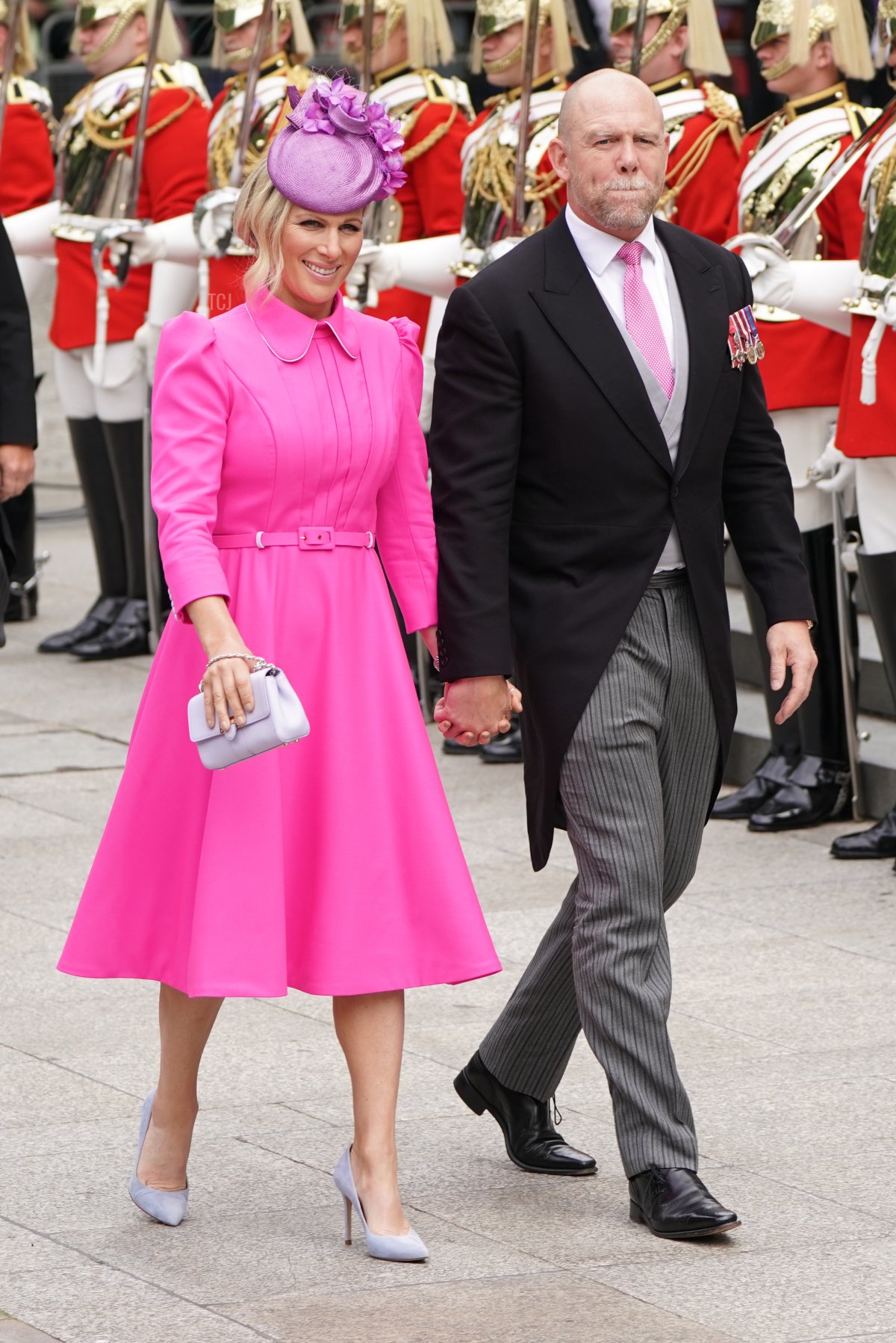 Zara Tindall e suo marito Mike Tindall arrivano per il Servizio Nazionale di Ringraziamento per celebrare il Giubileo di Platino di Sua Maestà la Regina presso la Cattedrale di San Paolo il 3 giugno 2022 a Londra, Inghilterra