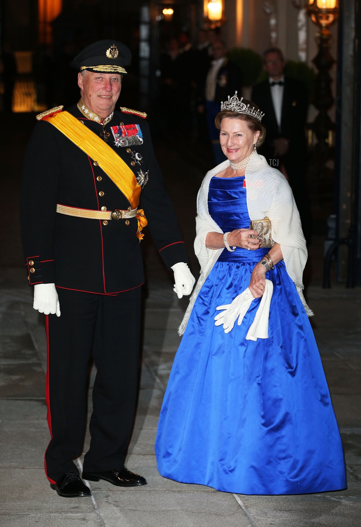 Il re Harald V di Norvegia e la regina Sonja di Norvegia partecipano alla cena di gala per il matrimonio del Principe Guillaume di Lussemburgo e Stephanie de Lannoy al Palazzo Granducale il 19 ottobre 2012 in Lussemburgo