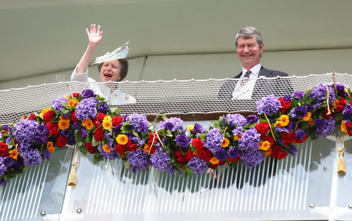 La Principessa Anne con suo marito Sir Timothy Laurence durante l’incontro del Cazoo Derby