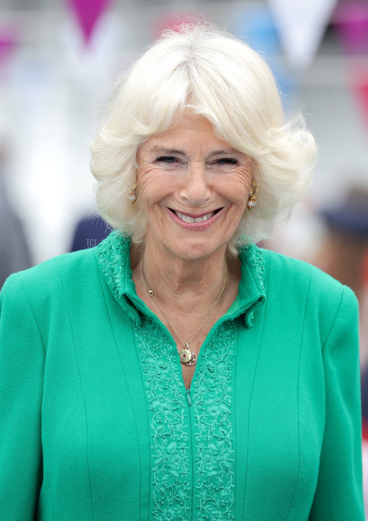 Camilla, duchessa di Cornovaglia, sorride al Big Jubilee Lunch con il principe Carlo