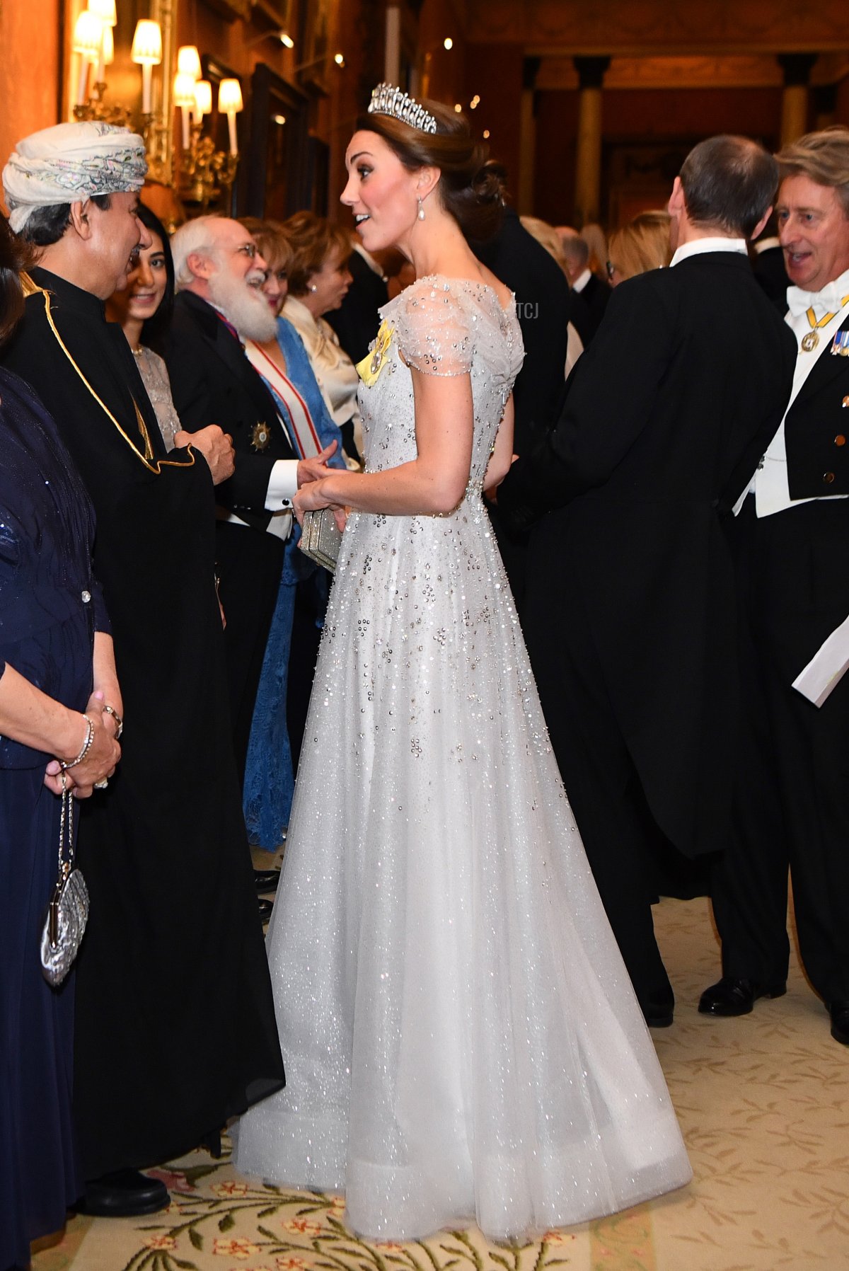 Catherine, Duchessa di Cambridge saluta gli ospiti durante una ricezione serale per i membri del Corpo Diplomatico a Buckingham Palace il 4 dicembre 2018 a Londra, Inghilterra