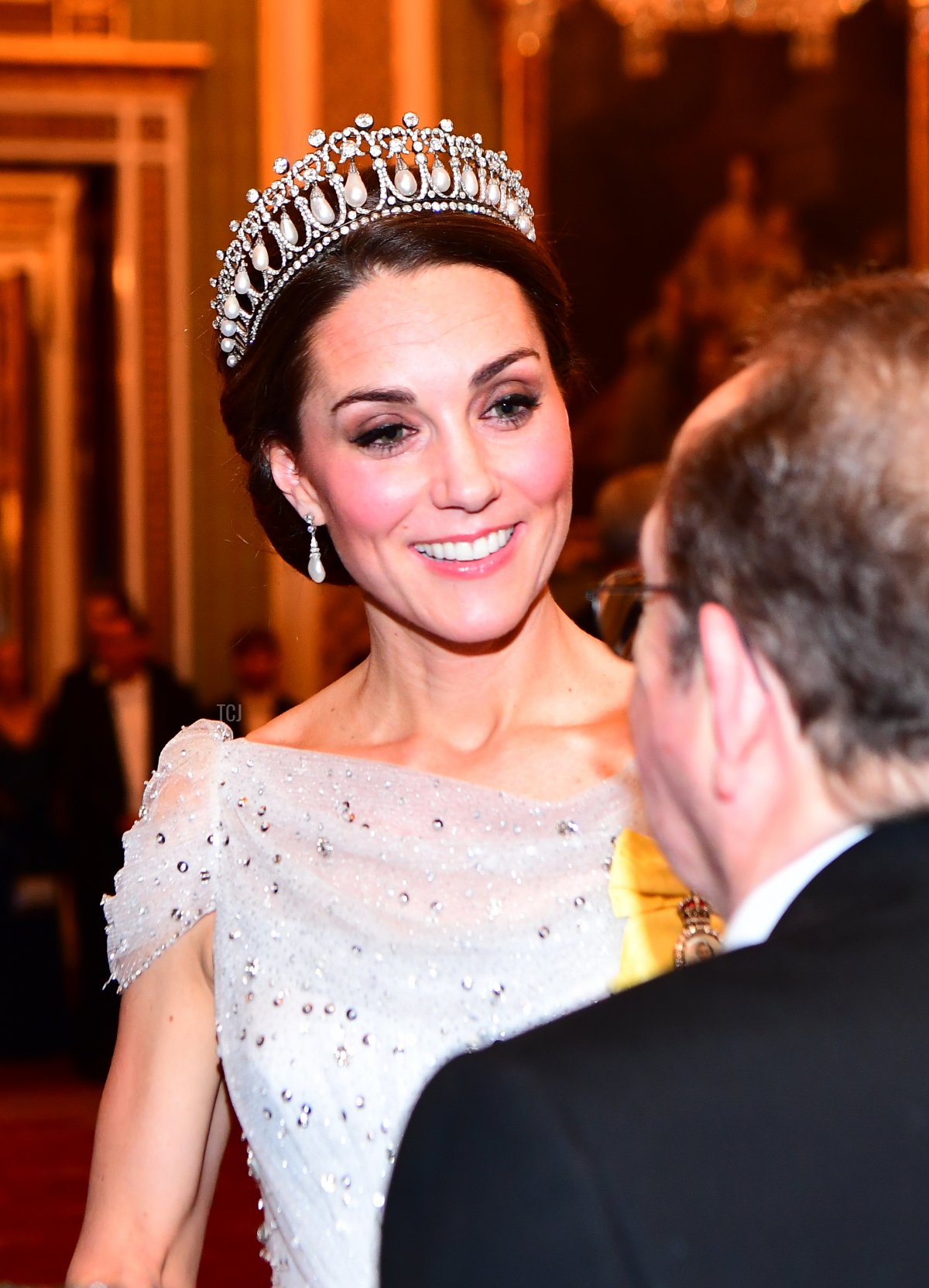 Catherine, Duchessa di Cambridge saluta gli ospiti durante una ricezione serale per i membri del Corpo Diplomatico a Buckingham Palace il 4 dicembre 2018 a Londra, Inghilterra