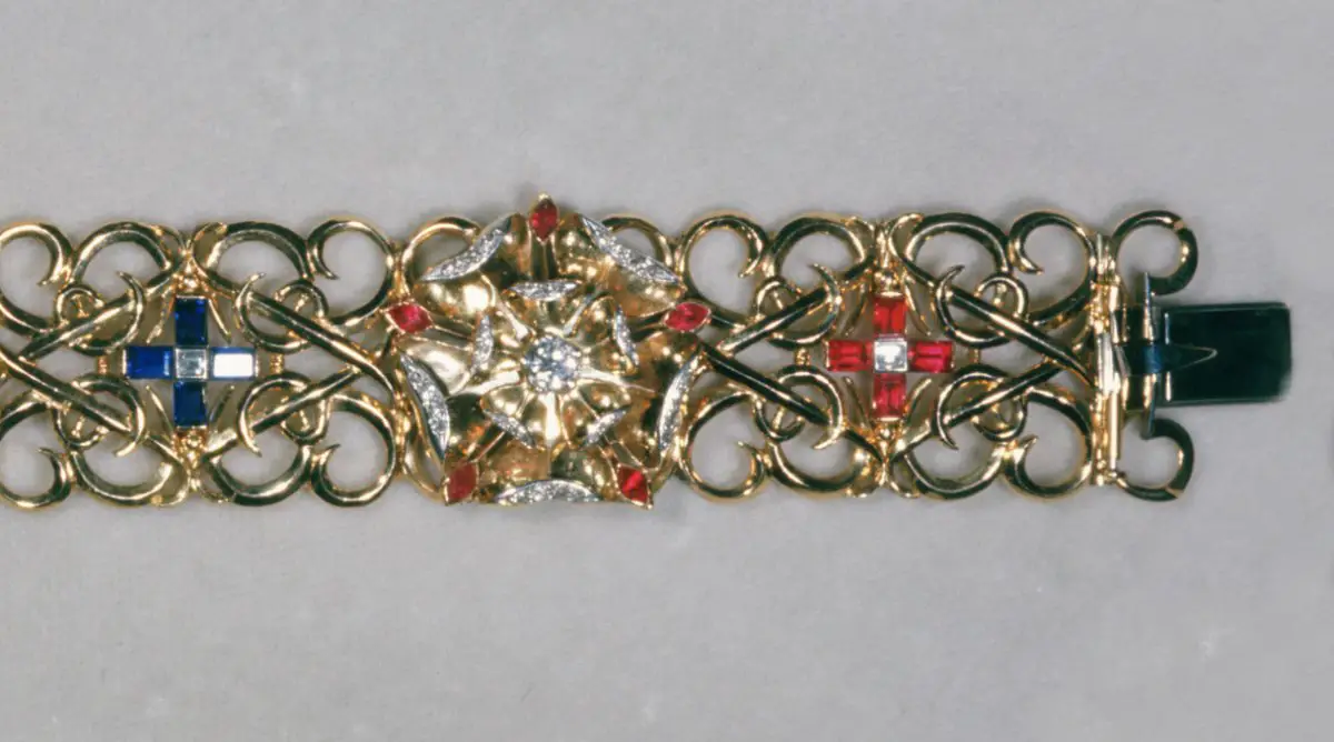 Il Bracciale del Quinto Anniversario di Nozze della Regina