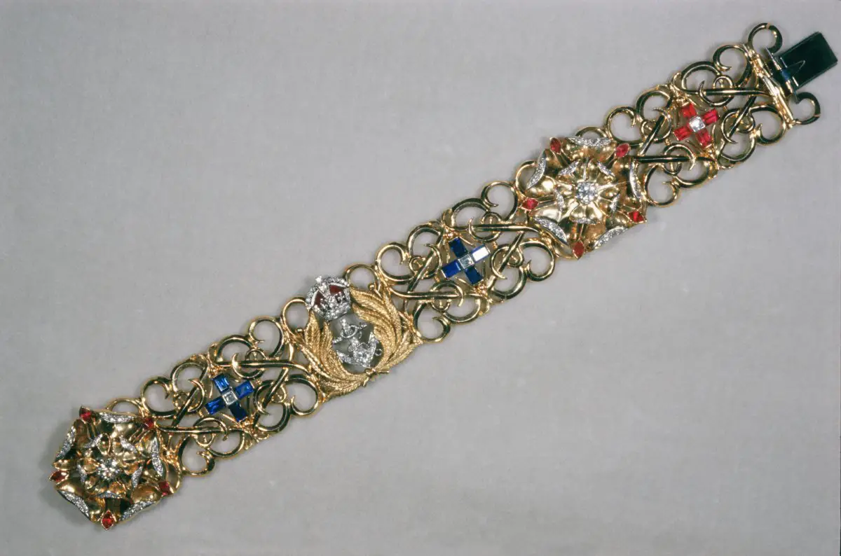 Il Bracciale del Quinto Anniversario di Nozze della Regina