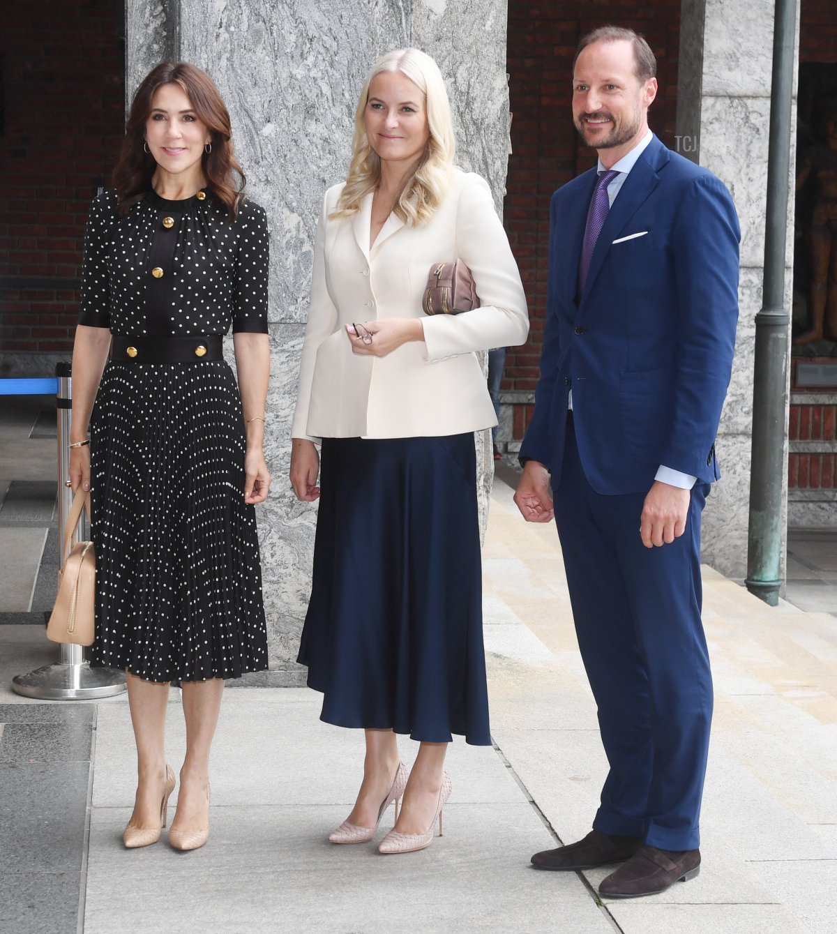 La Principessa Maria di Danimarca, il Principe Ereditario Haakon di Norvegia e la Principessa Ereditaria Mette-Marit di Norvegia assistono all'apertura di una Conferenza sulle Città Verdi e Sostenibili presso il Municipio di Oslo il 10 Giugno 2022 in Oslo, Norvegia