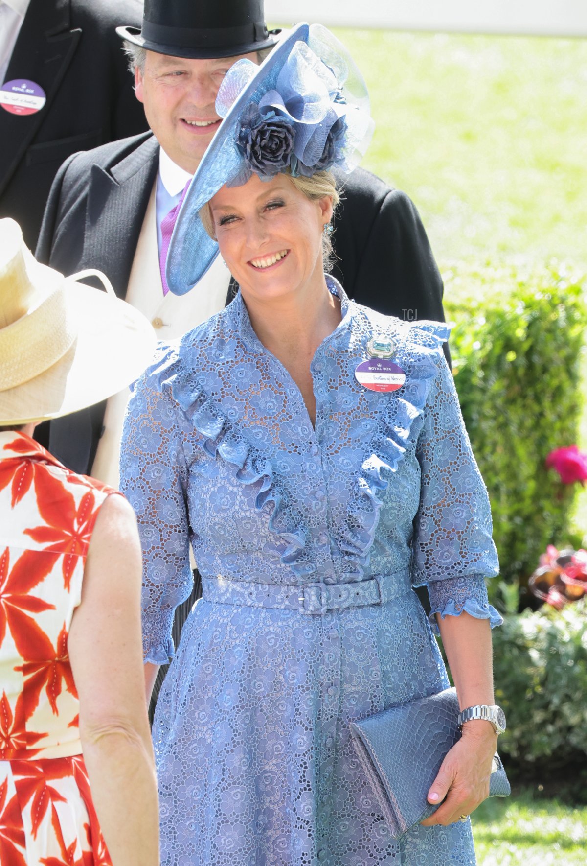 Sophie, Contessa di Wessex sorride nel parco del parata durante il Royal Ascot 2022 presso il ippodromo di Ascot il 15 Giugno 2022 ad Ascot, Inghilterra