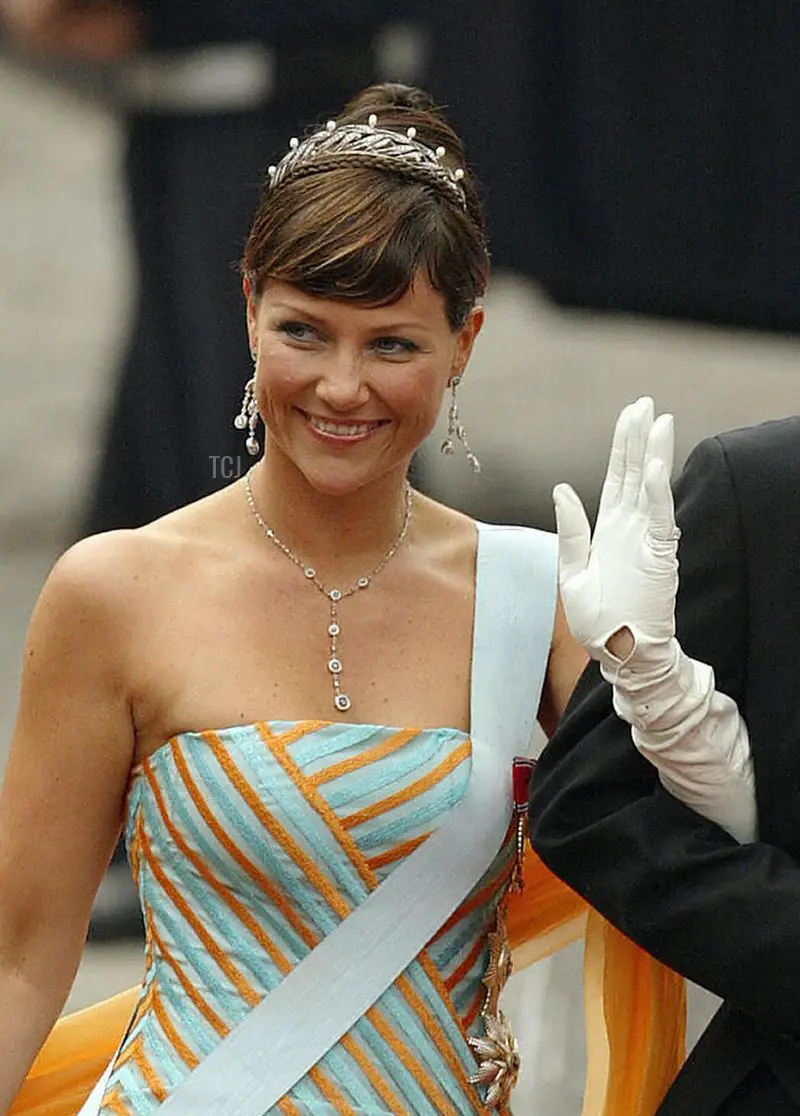 La principessa norvegese Martha Louise e suo marito Ari Behn arrivano alla cattedrale di Copenaghen per il matrimonio di Mary Elisabeth Donaldson e del principe ereditario Frederik di Danimarca, 14 maggio 2004