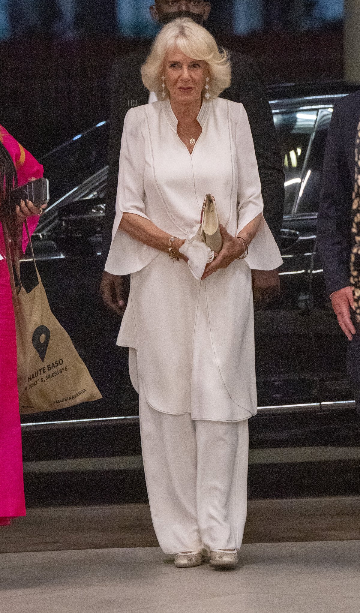 Camilla, Duchessa di Cornovaglia, partecipa a una sfilata di moda durante la Kigali Fashion Week all'Arena di Kigali, nel quarto giorno del Commonwealth Heads of Government Meeting (CHOGM) il 23 giugno 2022 a Kigali, Rwanda