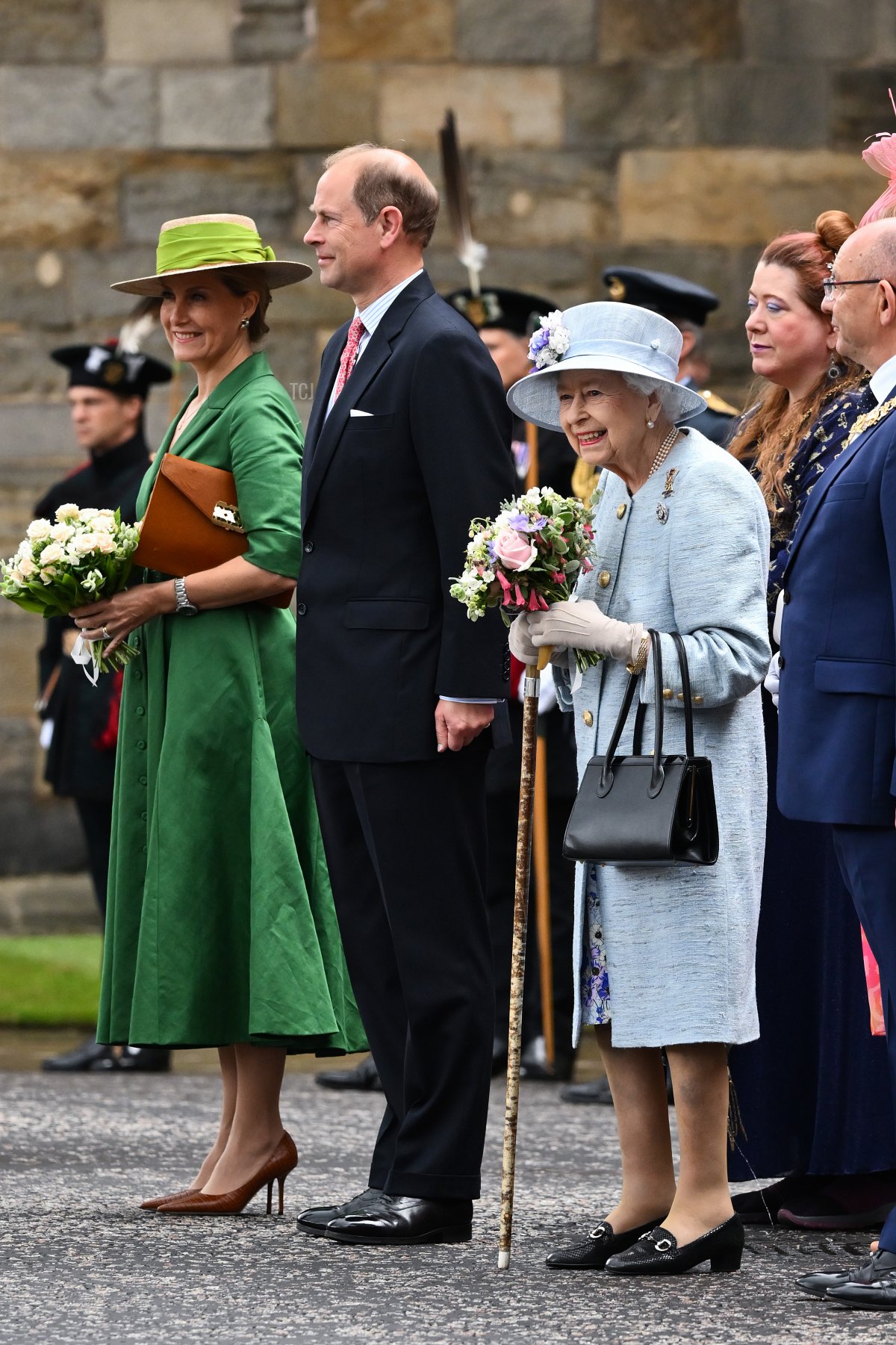 Sophie, Contessa di Wessex, il Principe Edoardo e la Regina Elisabetta II durante la Cerimonia delle Chiavi a Holyroodhouse il 27 Giugno 2022 a Edimburgo, Scozia