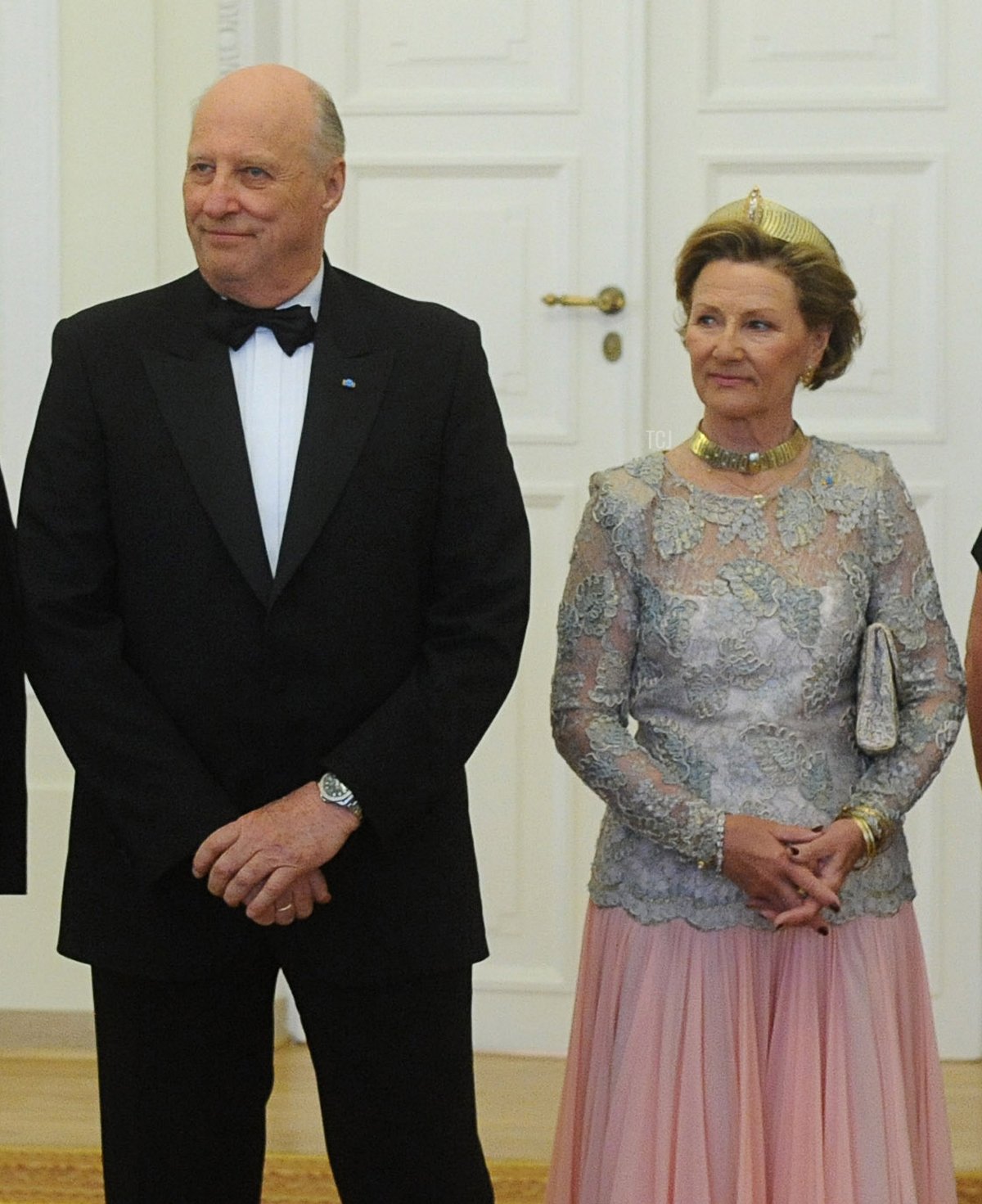 Il Presidente polacco Bronislaw Komorowski, il Re di Norvegia Harald V, la Regina Sonja e la First Lady polacca Anna Komorowska aspettano gli ospiti prima di una cena ufficiale al palazzo presidenziale di Varsavia, il 9 maggio 2012