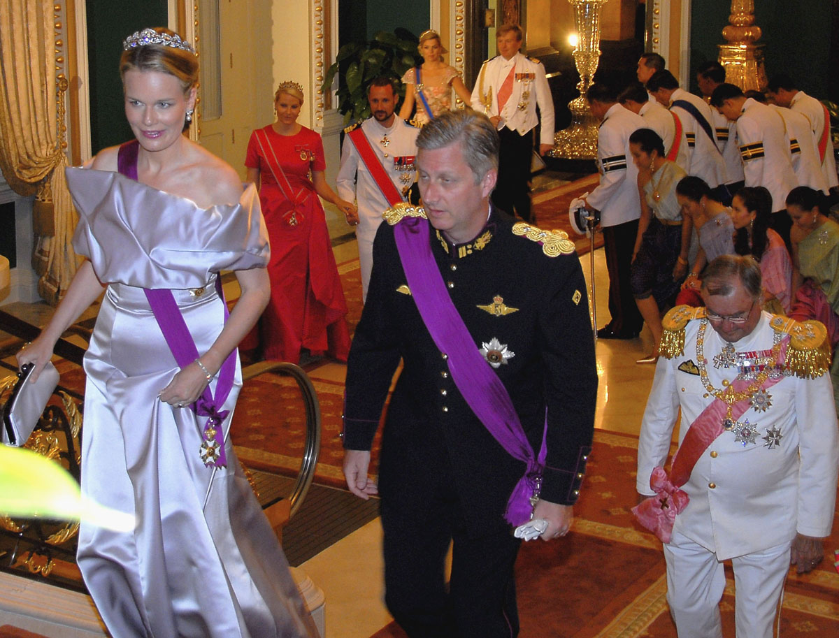 Il Duca e la Duchessa di Brabant partecipano a un banchetto presso il Palazzo d'Oro a Bangkok durante le celebrazioni del Giubileo di Diamante del Re di Thailandia, 13 giugno 2006 (Pool/Getty Images)