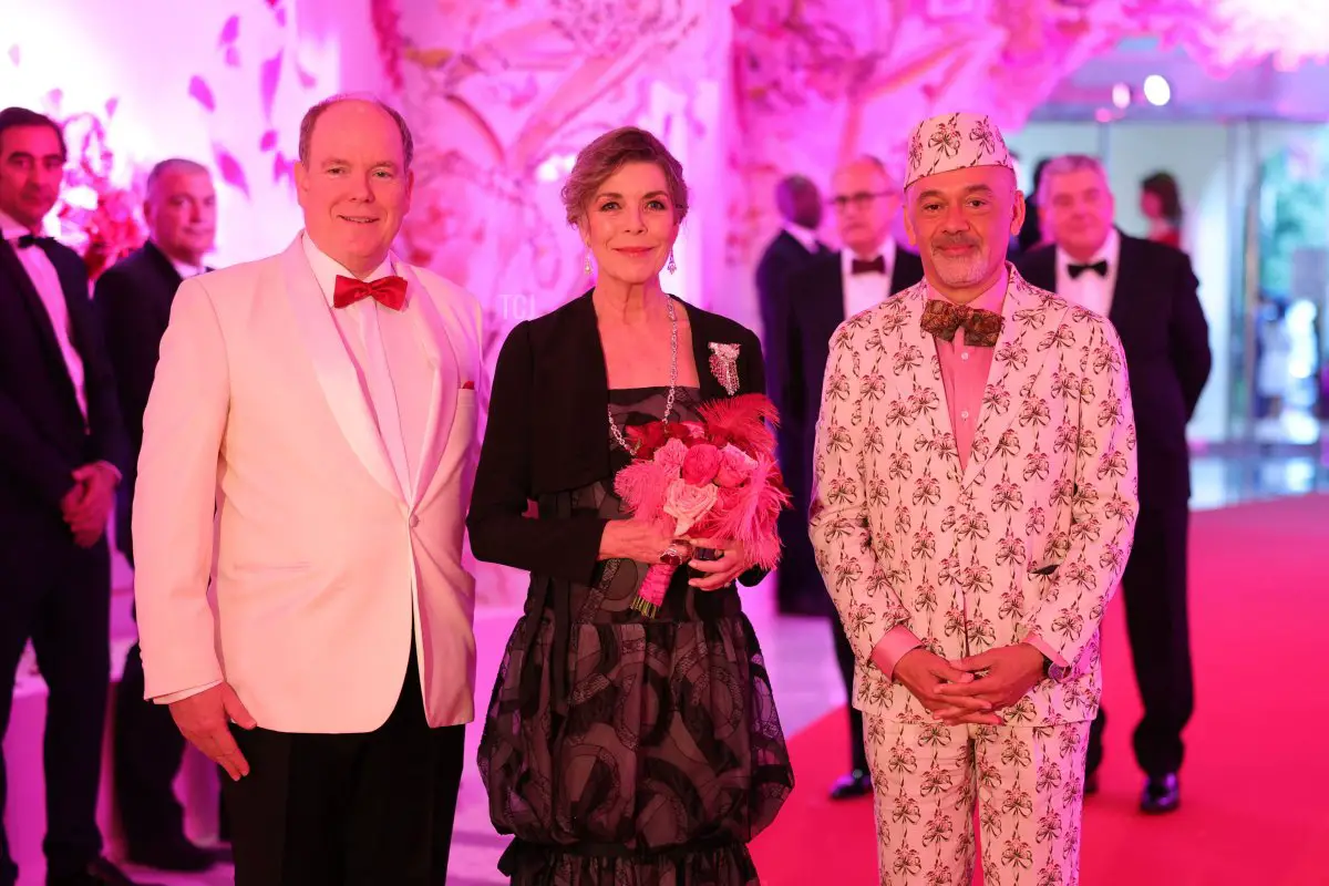 Caroline di Hannover, il Principe Alberto II di Monaco, Christian Louboutin, posano durante il 'Bal de la Rose' (Bal Rose), a Monaco, l'8 luglio 2022