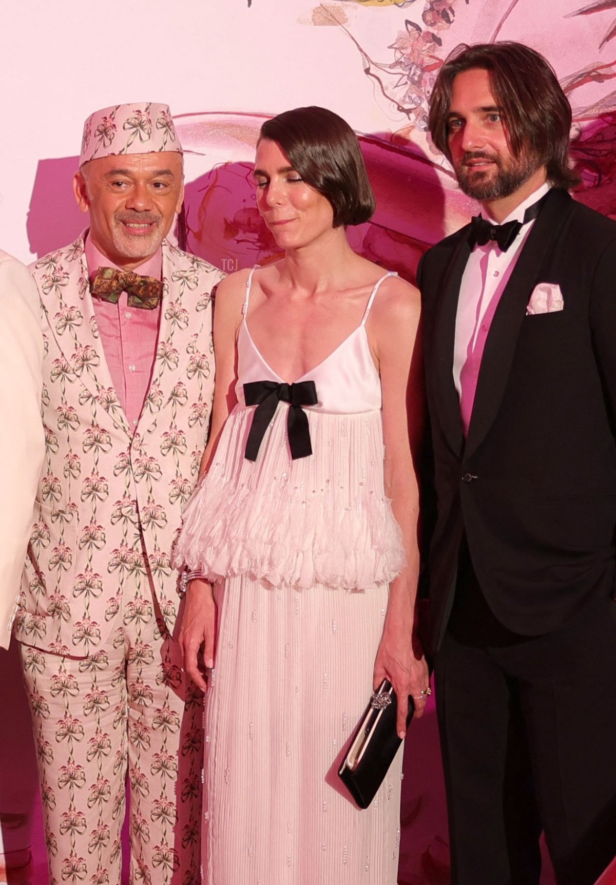 Charlotte Casiraghi (sinistra) e suo marito il produttore francese Dimitri Rassam reagiscono durante il 'Bal de la Rose' (Bal Rose), a Monaco, l'8 luglio 2022