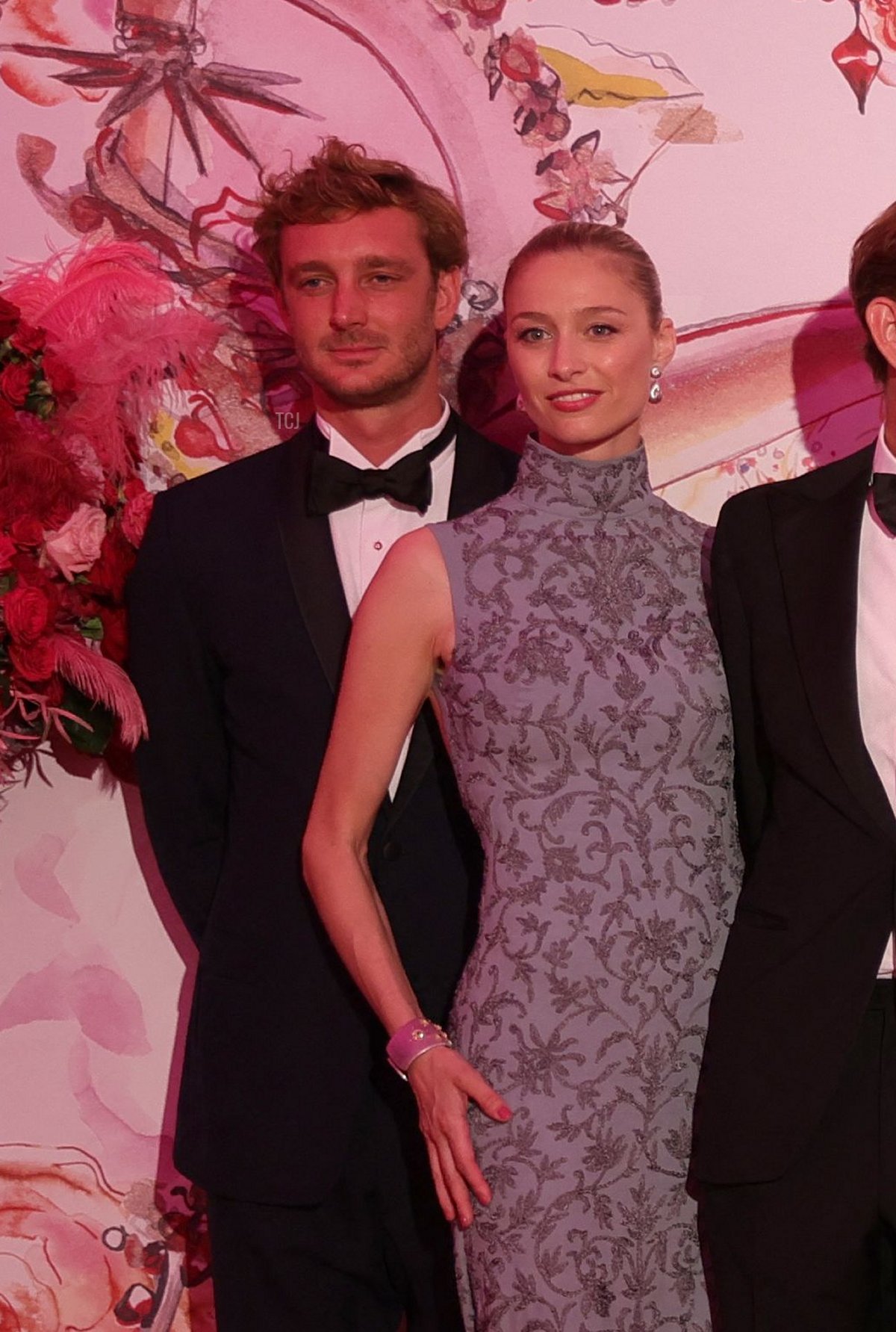 Pierre Casiraghi, sua moglie contessa Beatrice Borromeo, Andrea Casiraghi, sua moglie Tatiana Santo Domingo, Charlotte Casiraghi, suo marito il produttore francese Dimitri Rassam, e Alexandra di Hannover, posano per una photocall durante il 'Bal de la Rose' (Bal Rose), a Monaco, l'8 luglio 2022