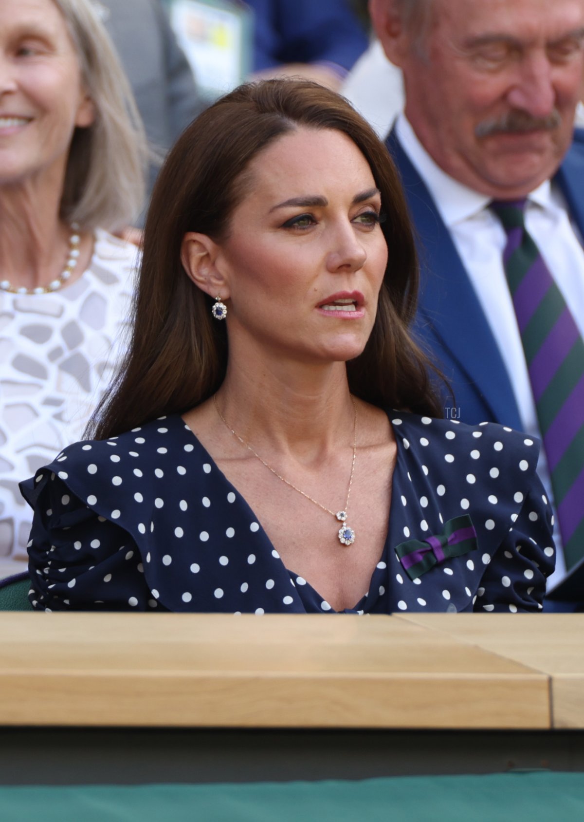 Ian Hewitt, il presidente dell'AELTC, e la Duchessa di Cambridge nella Royal Box durante la finale del singolo maschile, il 10 luglio 2022.