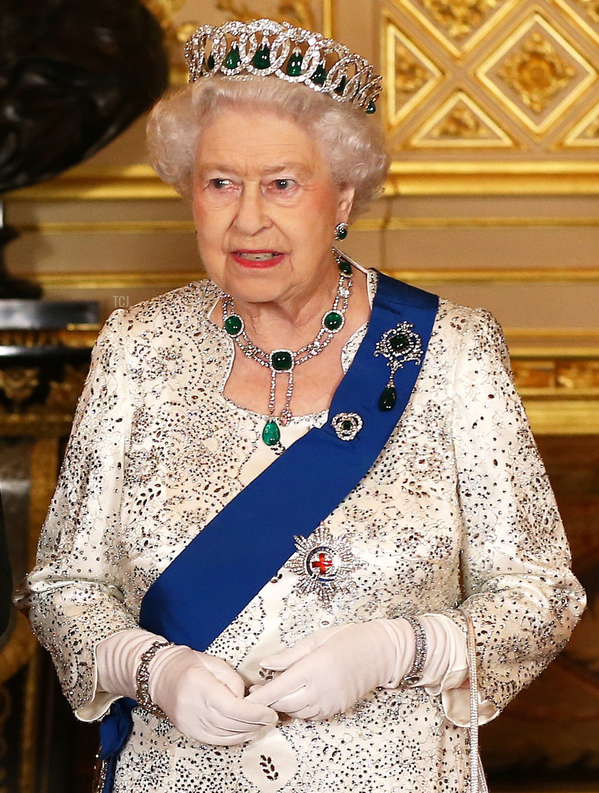 Il Presidente irlandese Michael D. Higgins (a sinistra) e la Regina Elisabetta II (a destra) posano per una fotografia prima di un Banchetto di Stato durante la visita di stato del presidente irlandese a Windsor, a ovest di Londra, l'8 aprile 2014