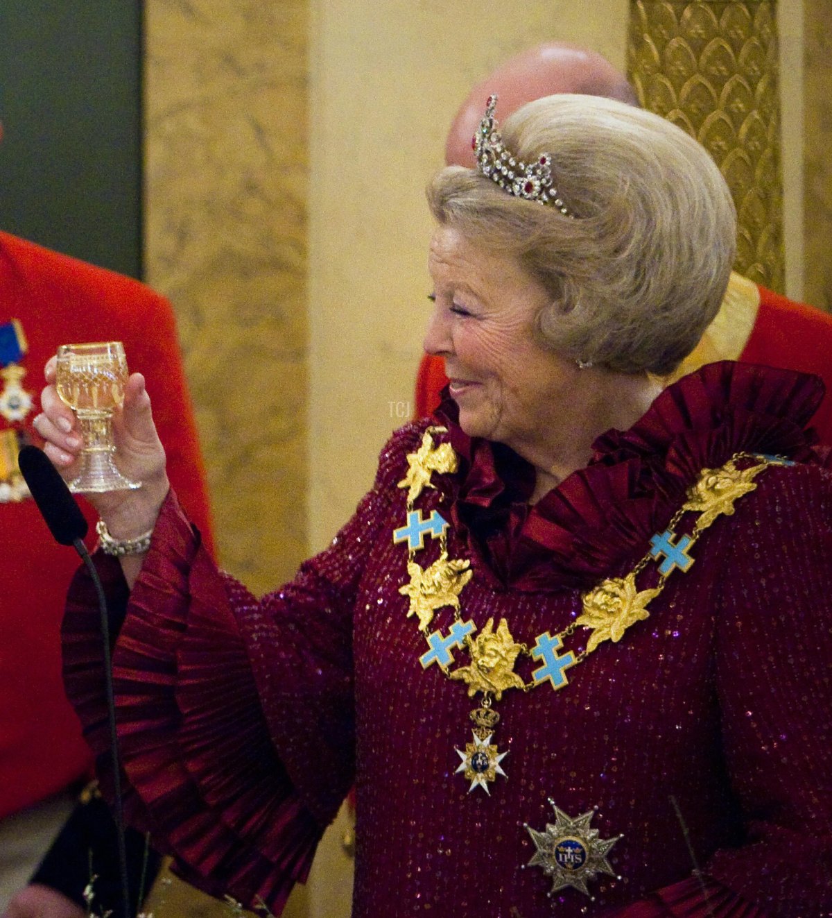 La regina Beatrix dei Paesi Bassi durante il banchetto di Stato al Palazzo Noordeinde all'Aia il 21 aprile 2009