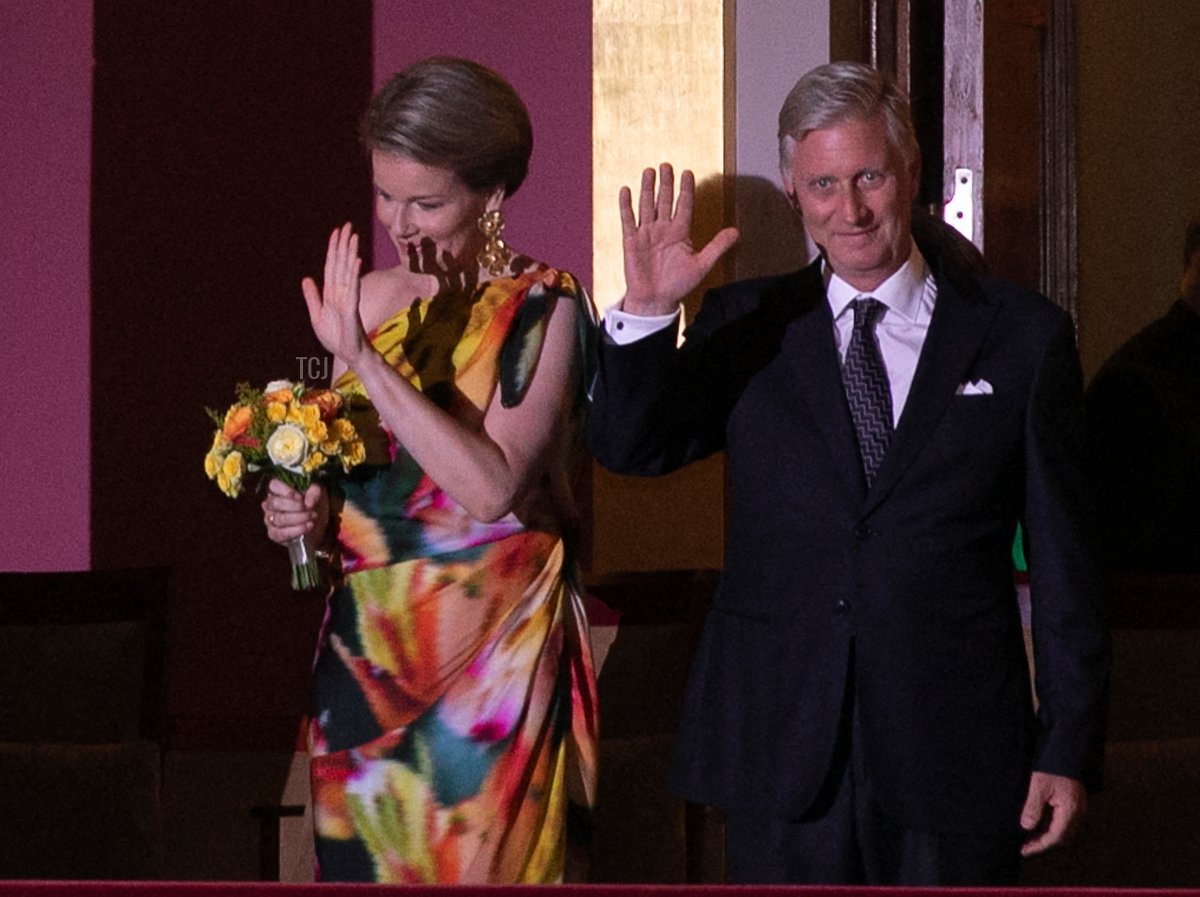 La Regina Matilde del Belgio e il Re Filippo del Belgio salutano prima di un concerto la vigilia della Festa Nazionale belga, presso il Bozar a Bruxelles il 20 luglio 2022