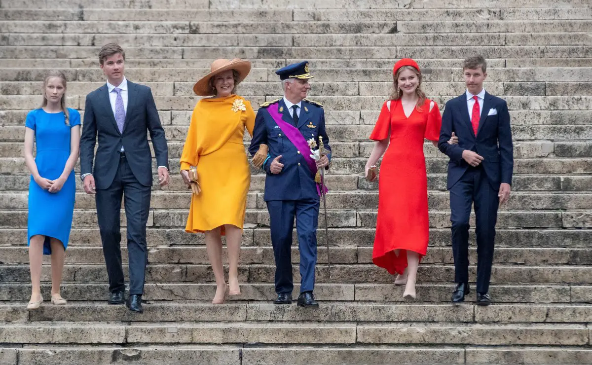 La famiglia reale del Belgio, il Principe Gabriel, la Regina Matilde del Belgio, il Re Filippo, la Principessa Ereditaria Elisabetta e il Principe Emmanuel arrivano per la messa Te Deum, in occasione della Festa Nazionale belga, presso la Cattedrale di San Michele e San Gudula a Bruxelles, il 21 luglio 2022