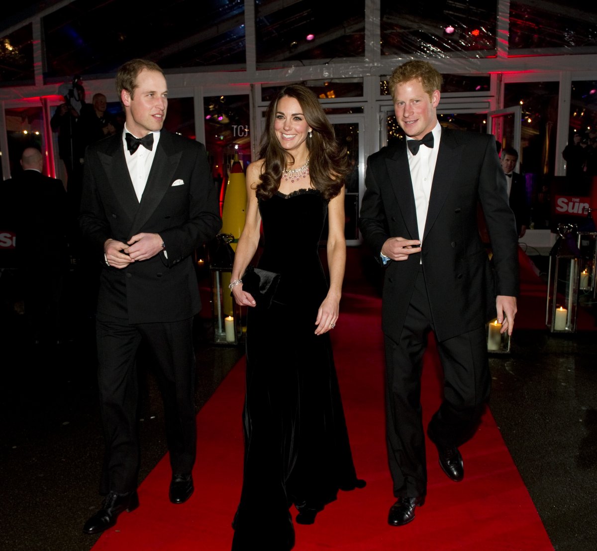 Il Principe William, Duca di Cambridge, Catherine, Duchessa di Cambridge e il Principe Harry partecipano ai Sun Military Awards all'Imperial War Museum il 19 dicembre 2011 a Londra, Inghilterra