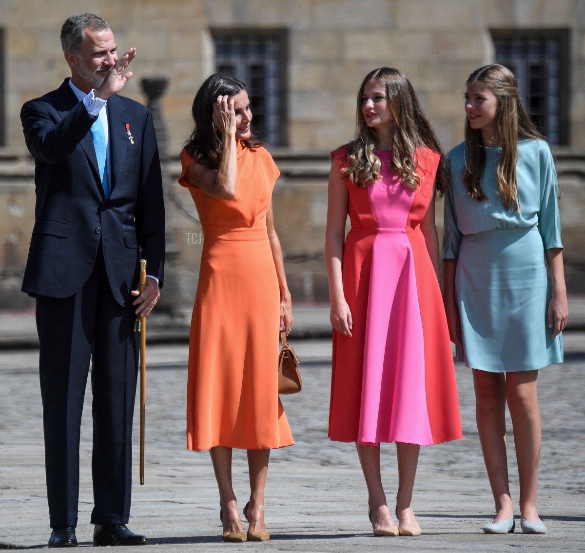 Il re di Spagna Felipe VI, la regina di Spagna Letizia, l'ereditiera reale delle Asturie Leonor e la principessa Sofia di Spagna arrivano in piazza Obradoiro per partecipare all' 'Offerta Nazionale all'Apostolo Santiago' presso la Cattedrale di Santiago de Compostela, il 25 luglio 2022