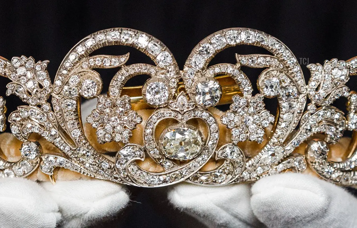 La Tiara Spencer, indossata dalla Principessa Diana nel giorno del suo matrimonio, in mostra da Sotheby's il 27 Maggio 2022 a Londra, Inghilterra