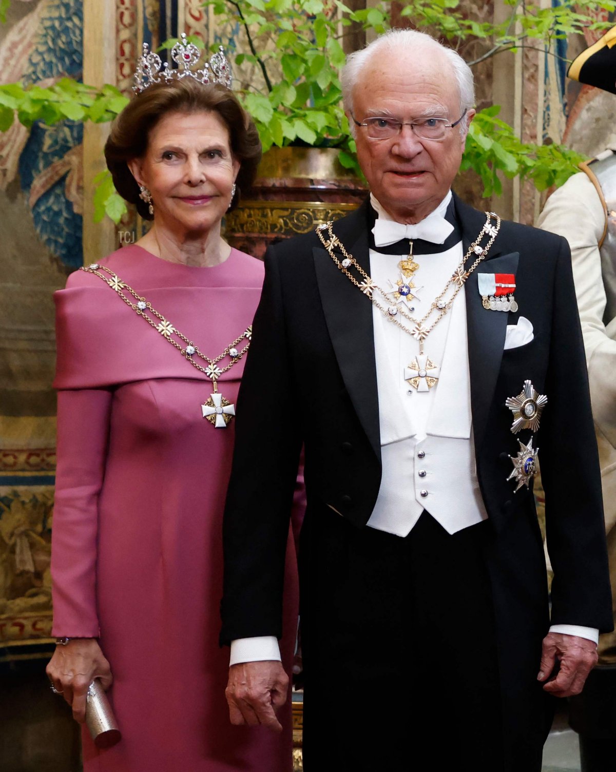 La Regina di Svezia Silvia e il Re Carl XVI Gustaf di Svezia, il Presidente finlandese Sauli Niinisto e sua moglie Jenni Hauki arrivano al Palazzo Reale mentre la coppia regale tiene un banchetto di Stato in onore del Presidente della Finlandia a Stoccolma il 17 maggio 2022