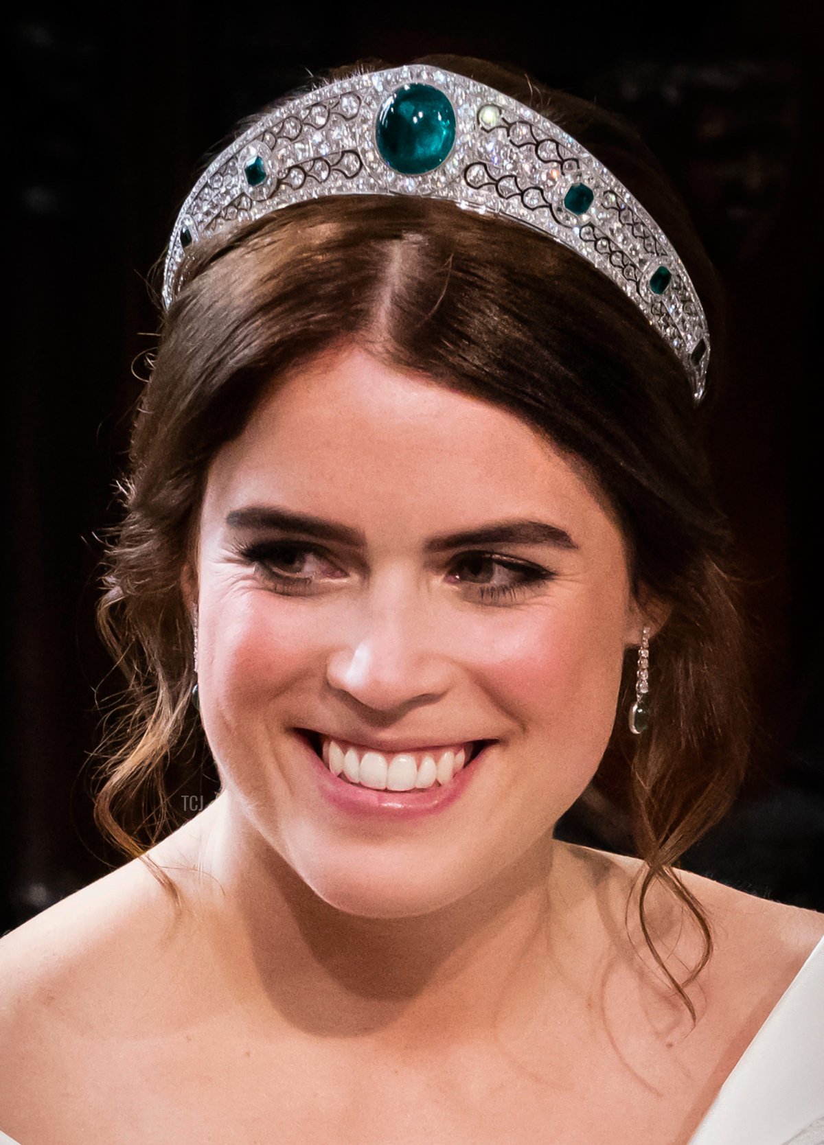 La Principessa Eugenia di York indossa il tiara di smeraldo della regina durante il suo matrimonio con Jack Brooksbank alla Cappella di St George, Castello di Windsor, il 12 ottobre 2018