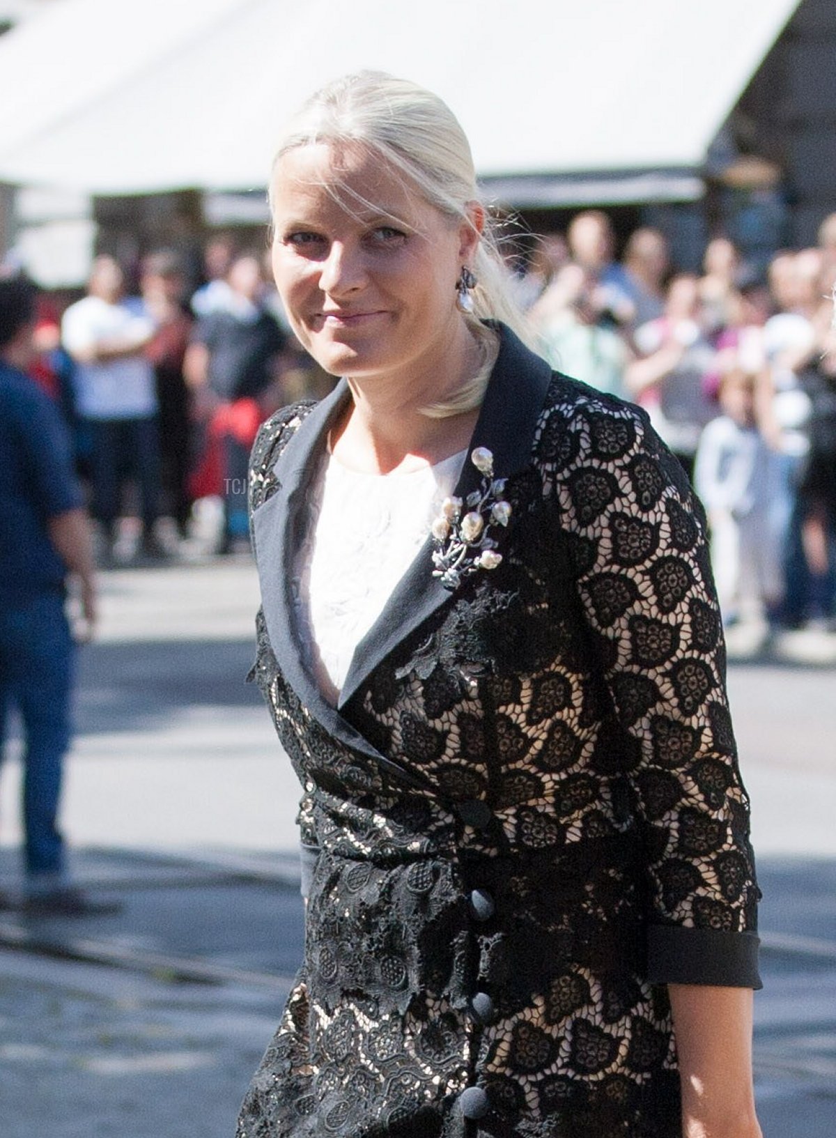 La principessa ereditaria Mette-Marit di Norvegia partecipa a un servizio commemorativo presso la cattedrale di Oslo, il 22 luglio 2015, mentre la Norvegia celebra il quarto anniversario dell'attentato agli edifici governativi a Oslo e della sparatoria al campo giovanile del Partito Laburista sull'isola di Utoeya, uccidendo in totale 77 persone