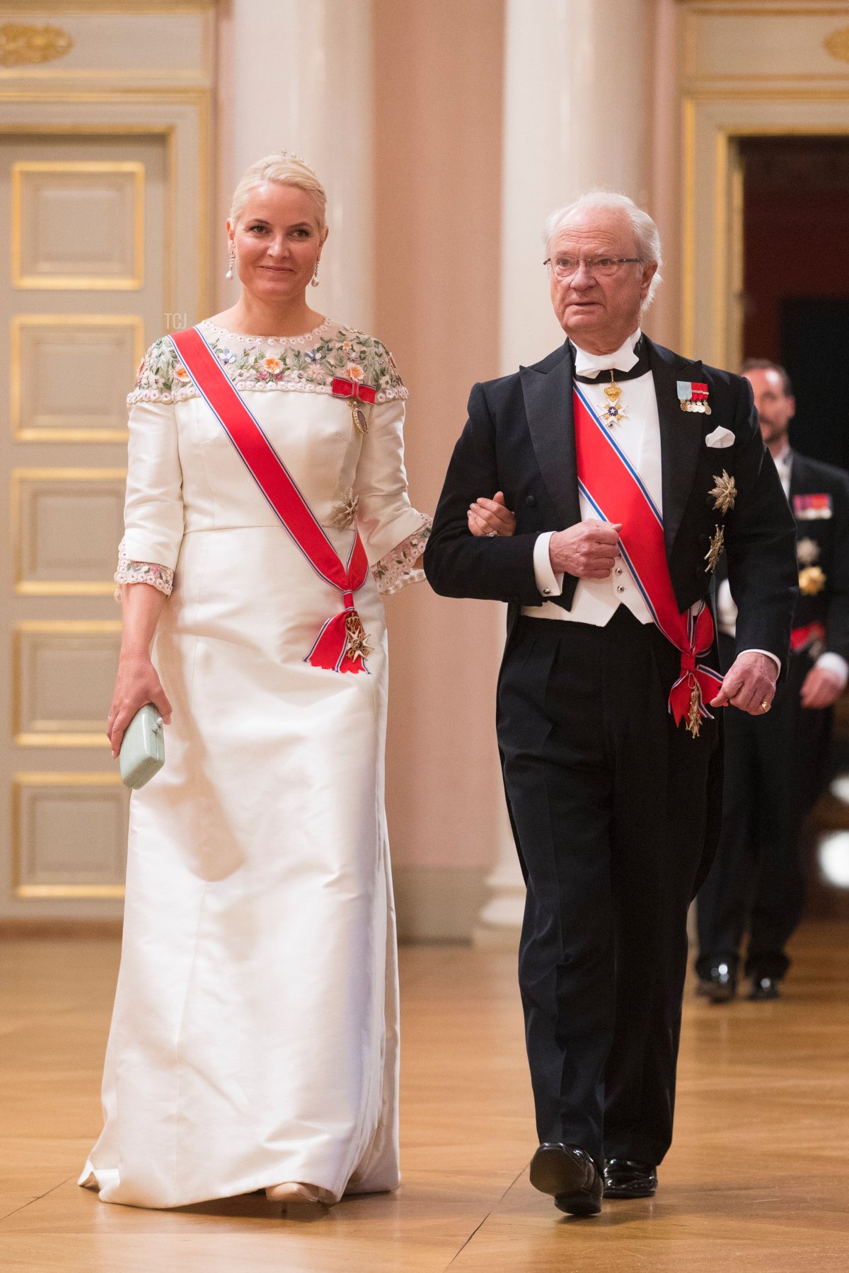 Re Carl Gustaf di Svezia e Principessa della Corona Mette-Marit di Norvegia arrivano a una cena di gala al Palazzo Reale di Oslo, Norvegia il 9 maggio 2017 per celebrare l'80° compleanno del Re e della Regina