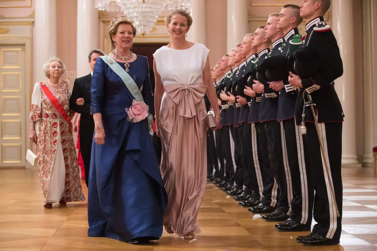 La Regina Anne-Marie di Grecia e la principessa Mabel di Oranje-Nassau dei Paesi Bassi arrivano per una cena di gala presso il Palazzo Reale di Oslo, Norvegia, il 9 maggio 2017 per festeggiare l'80° compleanno del Re e della Regina