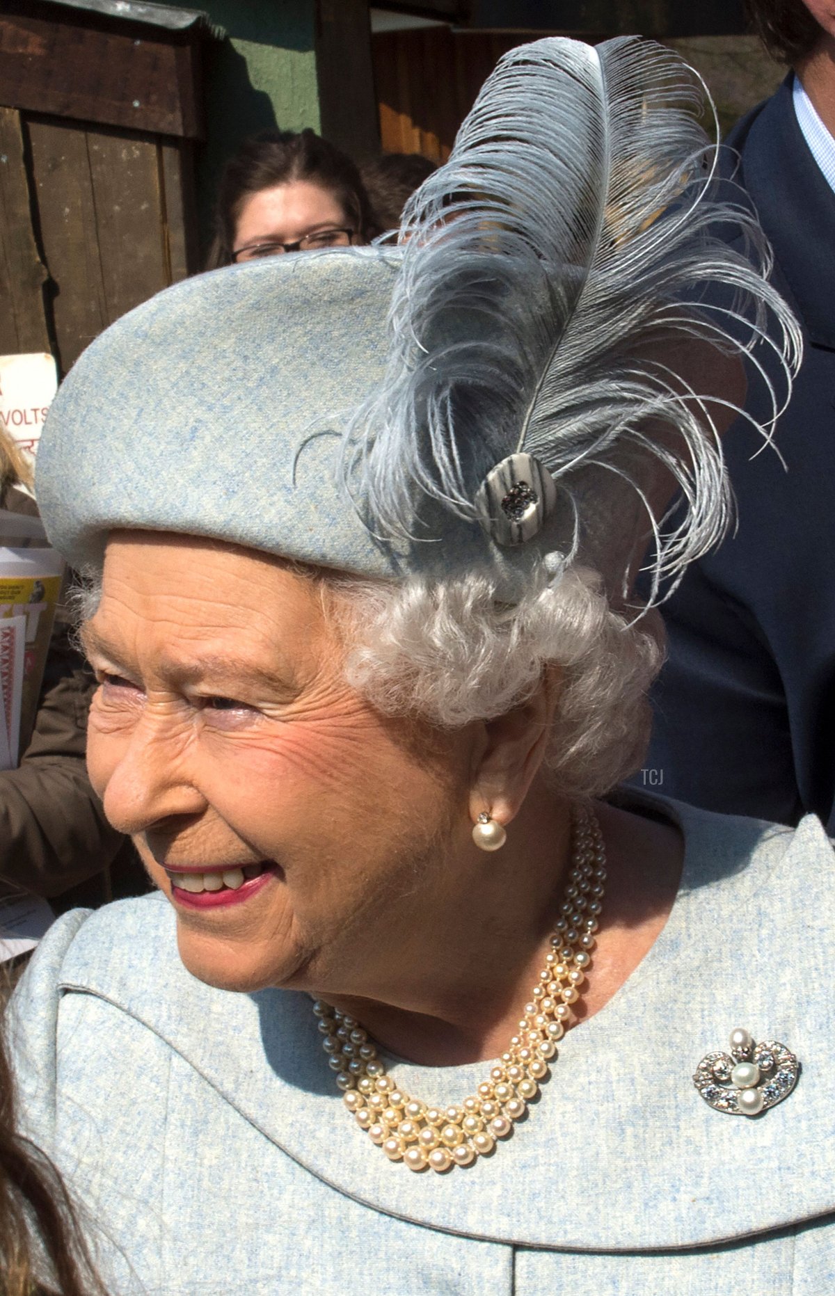 La Regina Elisabetta II durante l'apertura ufficiale dell'esibizione 'The Land Of The Lions' allo Zoo di Londra il 17 marzo 2016