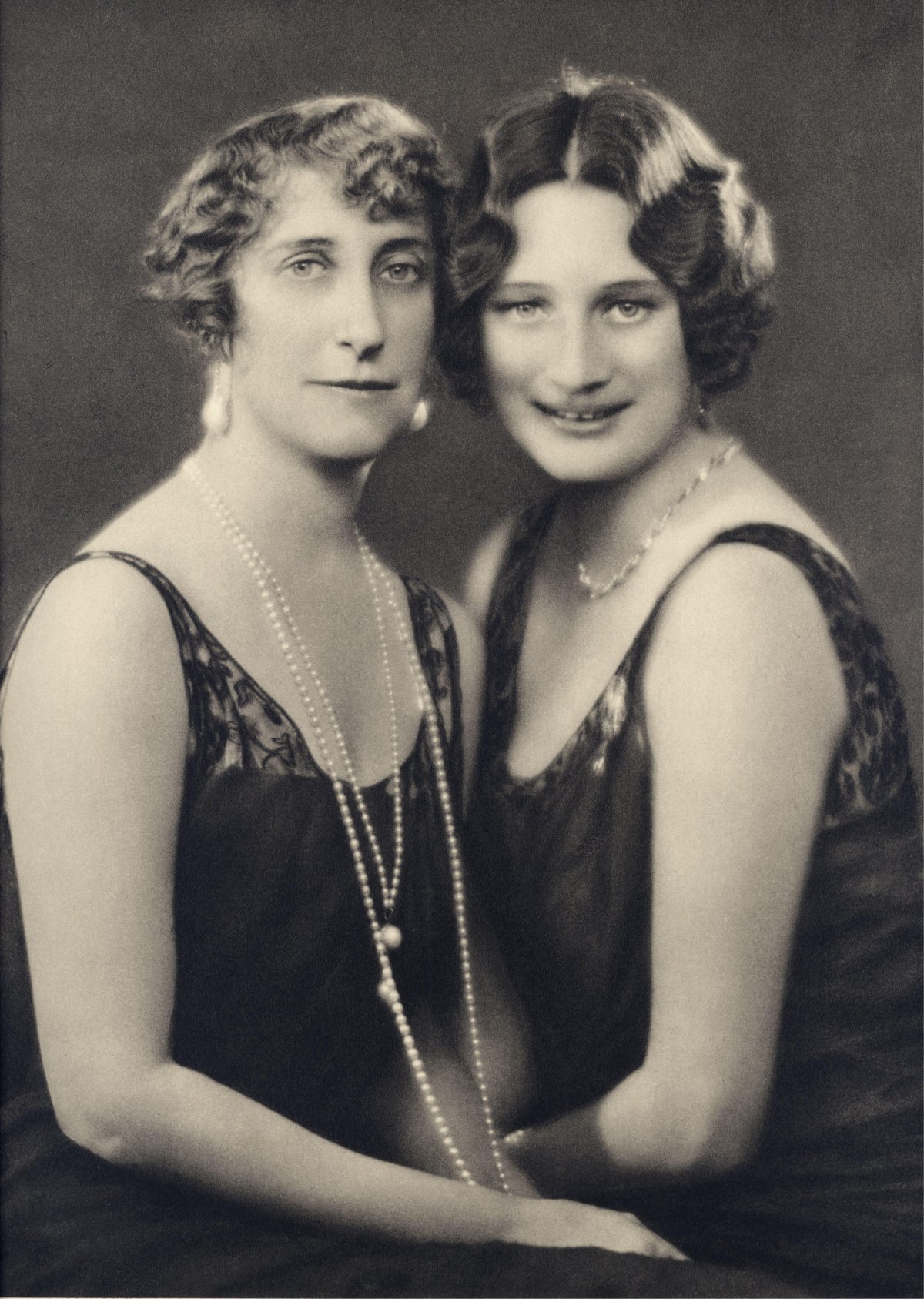 La Principessa Ingeborg di Svezia con la figlia, la Principessa Astrid, ca. 1930 (Archivio GBB/Alamy)