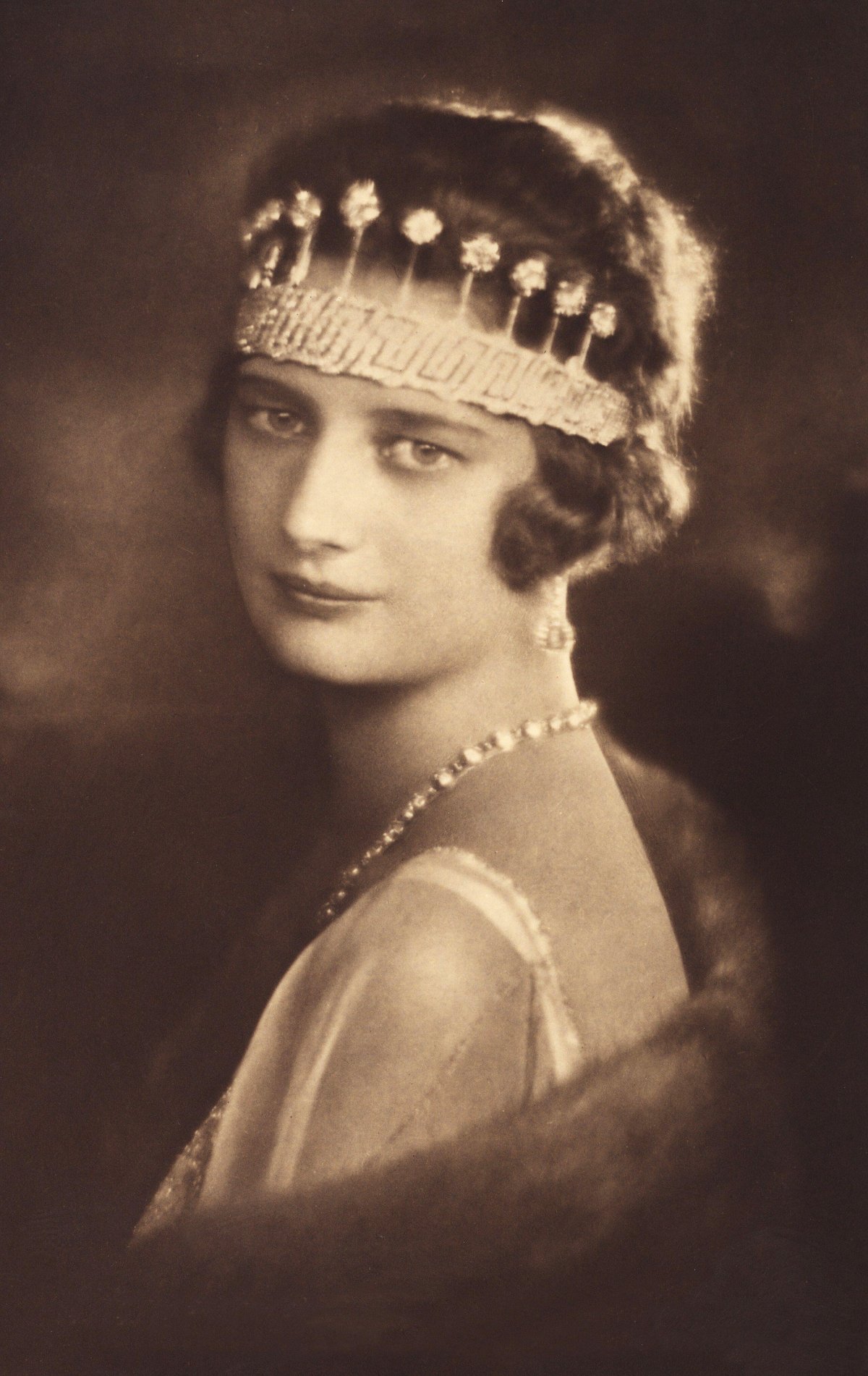 La Principessa Astrid indossa la originale Tiara delle Nove Province, ca. 1927 (Archivio GBB/Alamy)