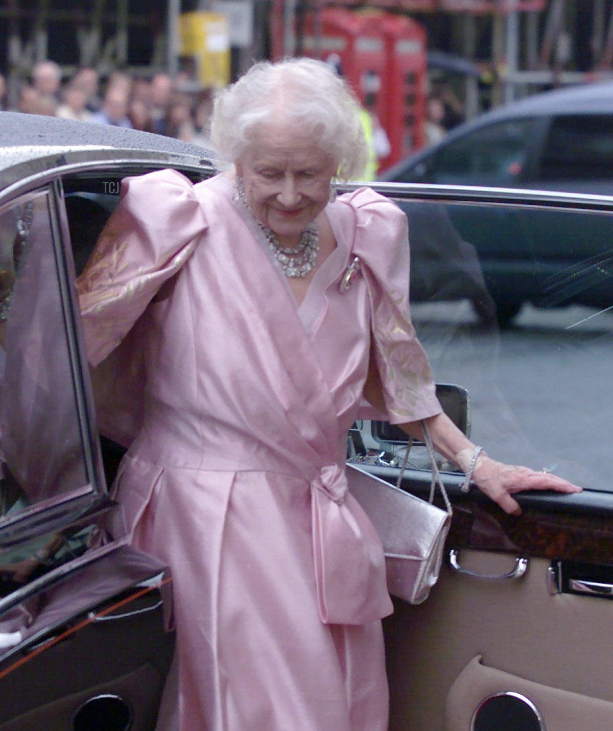 The Queen Mother rounded off her 101st birthday celebrations tonight with a visit to a ballet, August 2001