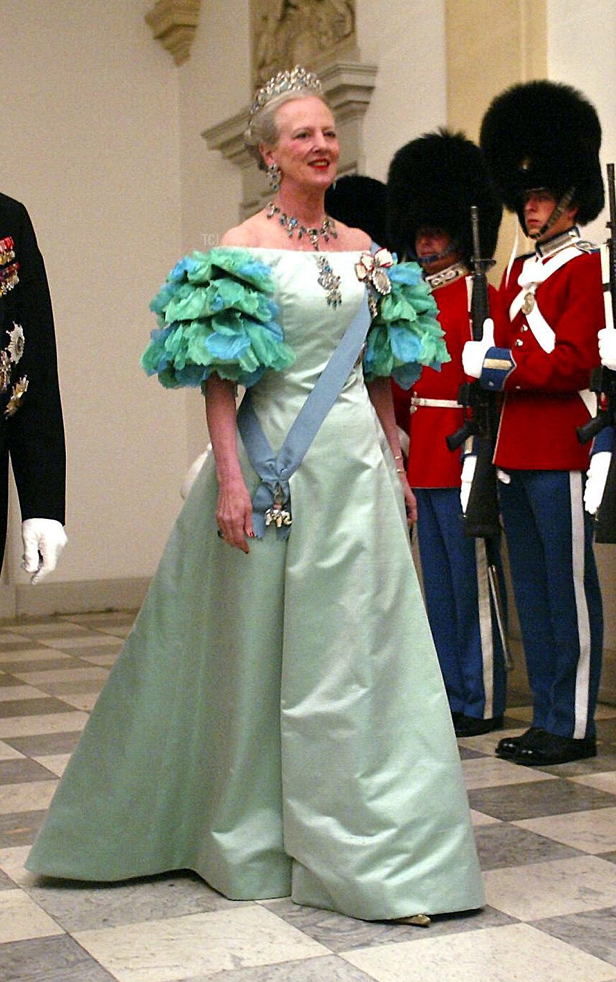 Il Principe Consorte Danese Henrik e la Regina Margrethe di Danimarca arrivano alla cena di gala frequentata da 375 funzionari danesi (governo, Parlamento, Alta Corte, ecc.) 11 maggio 2004 al Palazzo di Christiansborg a Copenaghen