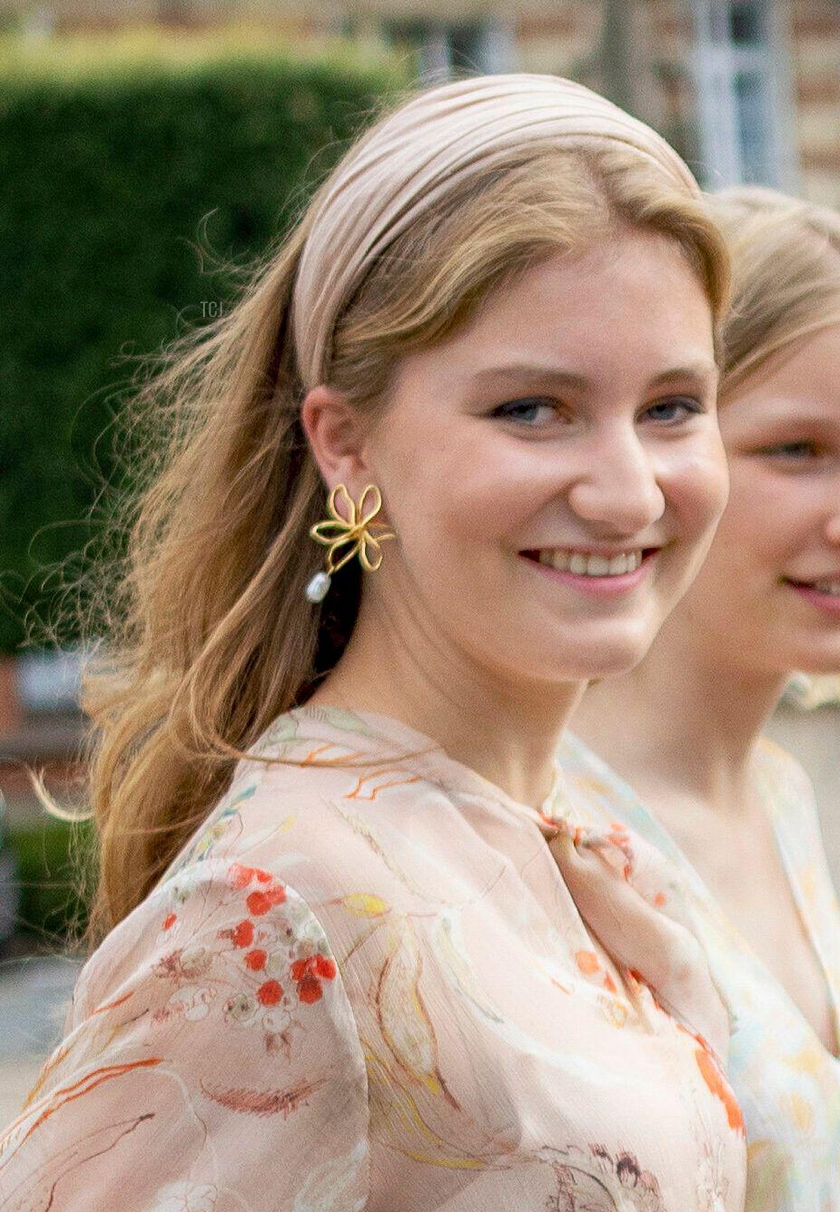 Principessa Elisabetta e Principessa Eleonora del Belgio lasciano l'Eglise Saint-Michel a Pont-l'Eveque, il 03 settembre 2022, dopo il matrimonio di Conte Charles Henri d'Udekem d'Acoz e Contessa Caroline Philippe d'Udekem d'Acoz