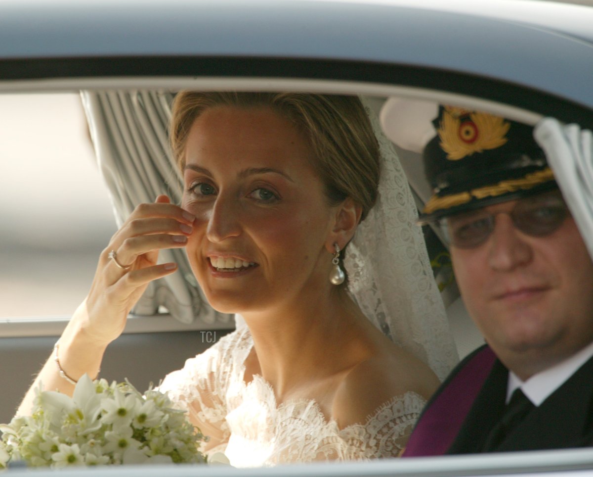 Il principe Laurent del Belgio e la sua sposa Claire Coombs arrivano al Palazzo Reale di Bruxelles il 12 aprile 2003 a Bruxelles, Belgio