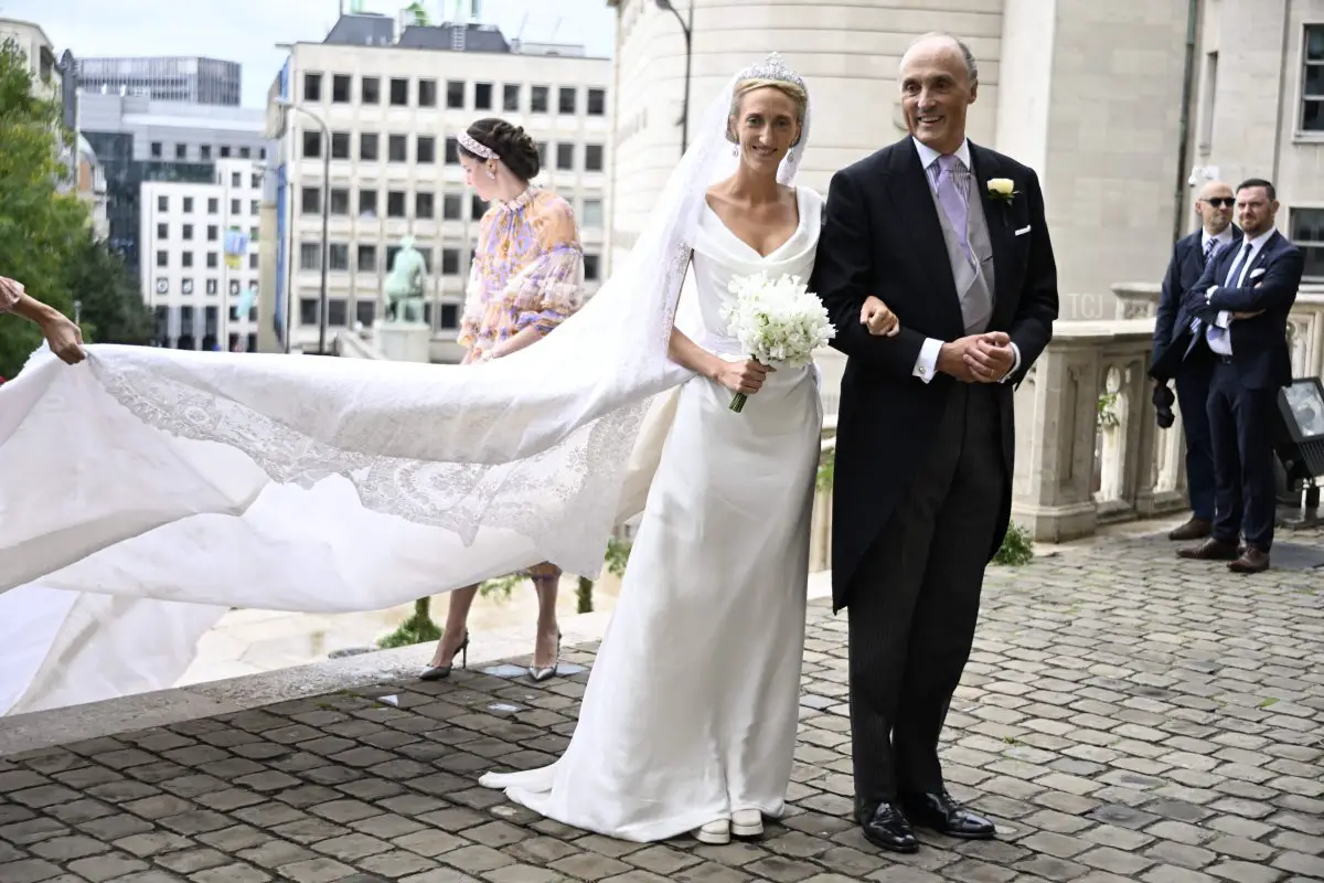 La Principessa Maria Laura e suo padre, il Principe Lorenz del Belgio, arrivano alla cerimonia di matrimonio di Maria-Laura del Belgio e William Isvy, presso la Cattedrale di San Michele e San Gudula, sabato 10 settembre 2022, a Bruxelles