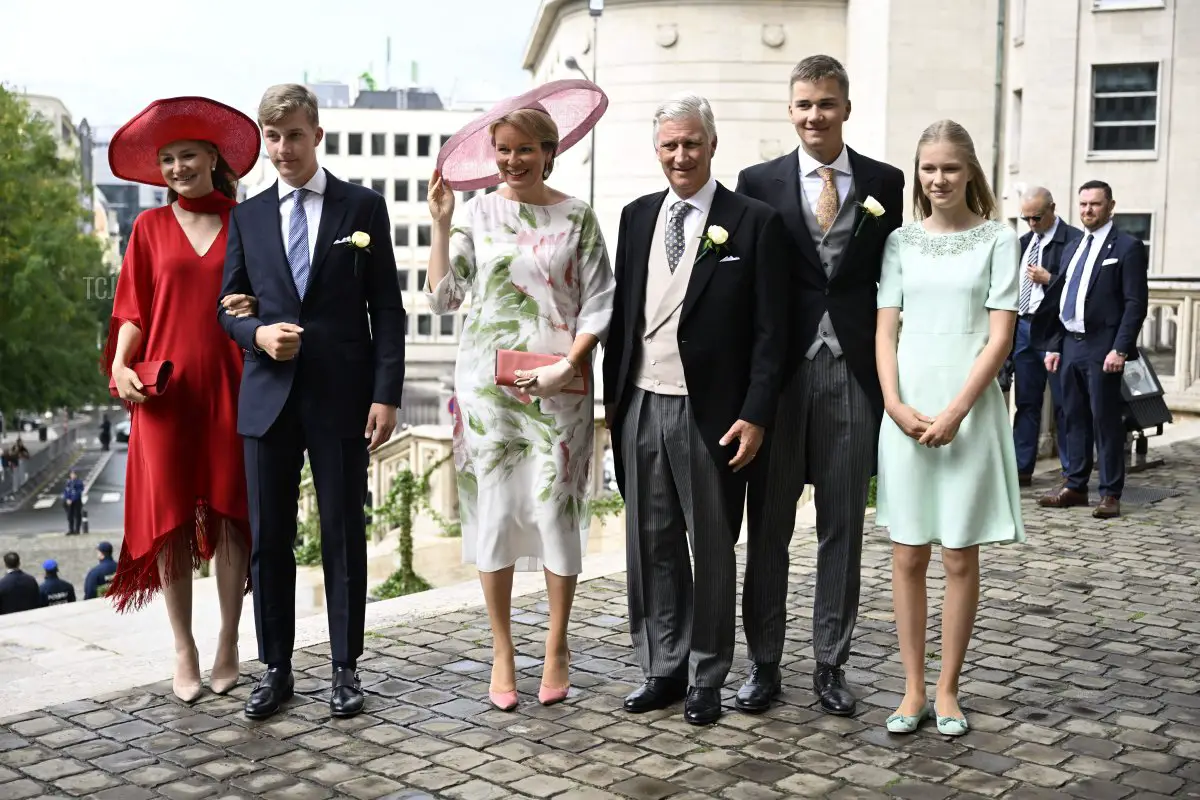 Membri della Famiglia Reale del Belgio (da sinistra a destra), la Principessa Ereditaria Elisabetta, il Principe Emmanuele, la Regina Mathilde, il Re Philippe, il Principe Gabriele e la Principessa Eleonora arrivano alla cerimonia di matrimonio della Principessa Maria-Laura del Belgio e William Isvy, presso la Cattedrale di San Michele e San Gudula a Bruxelles il 10 settembre 2022