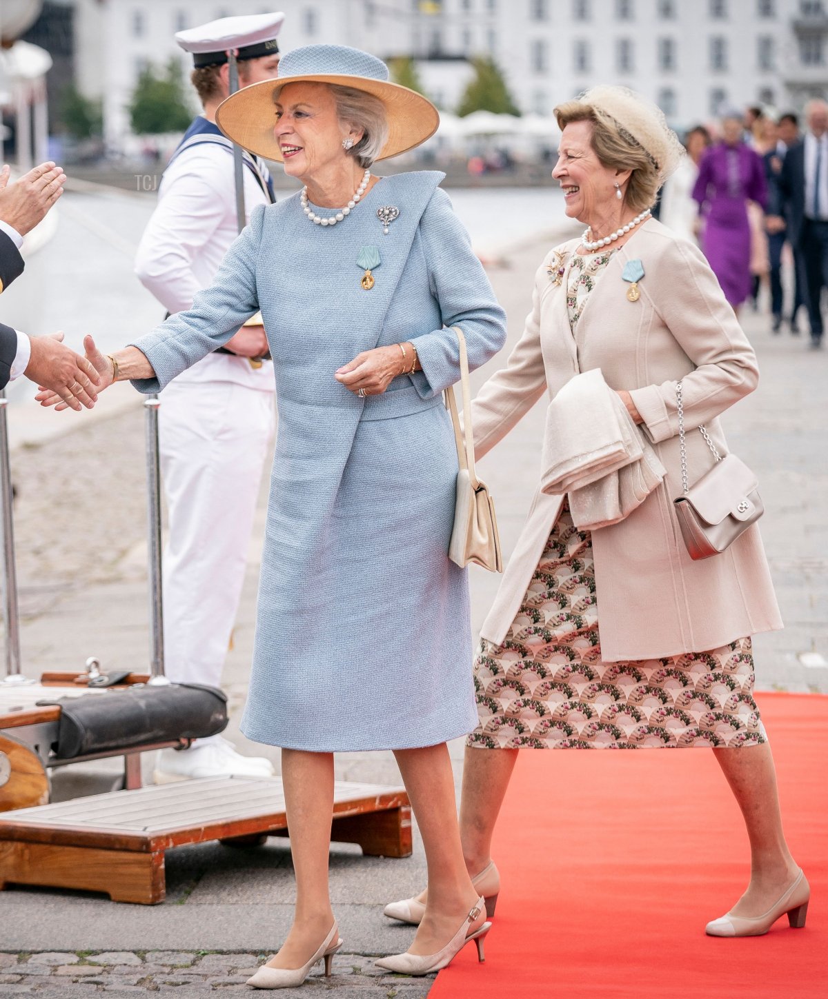 La Principessa Benedikte di Danimarca e la Regina Anna Maria di Grecia arrivano per un pranzo sullo Yacht Reale Dannebrog, a Copenaghen, l'11 settembre 2022, durante il 50° anniversario dell'accesso al trono della Regina Margherita II di Danimarca