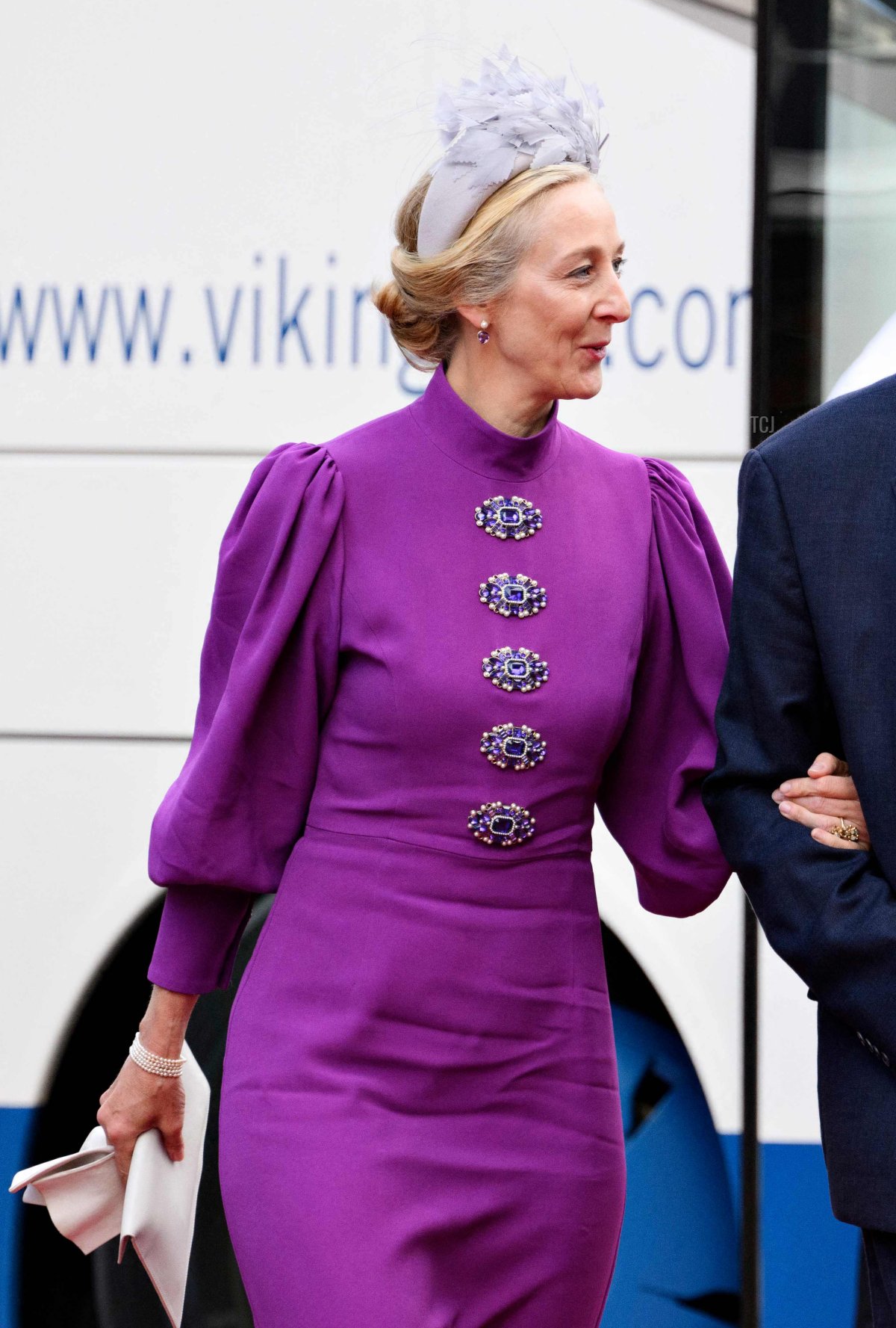 Il Conte Michael Ahlefeldt-Laurvig-Bille (C), la Principessa Alexandra di Sayn-Wittgenstein-Berleburg e la Principessa Nathalie di Sayn-Wittgenstein-Berleburg arrivano per un servizio in chiesa per segnare il 50° anniversario dell'accesso al trono della Regina Margherita II di Danimarca, a Copenaghen, l'11 settembre 2022