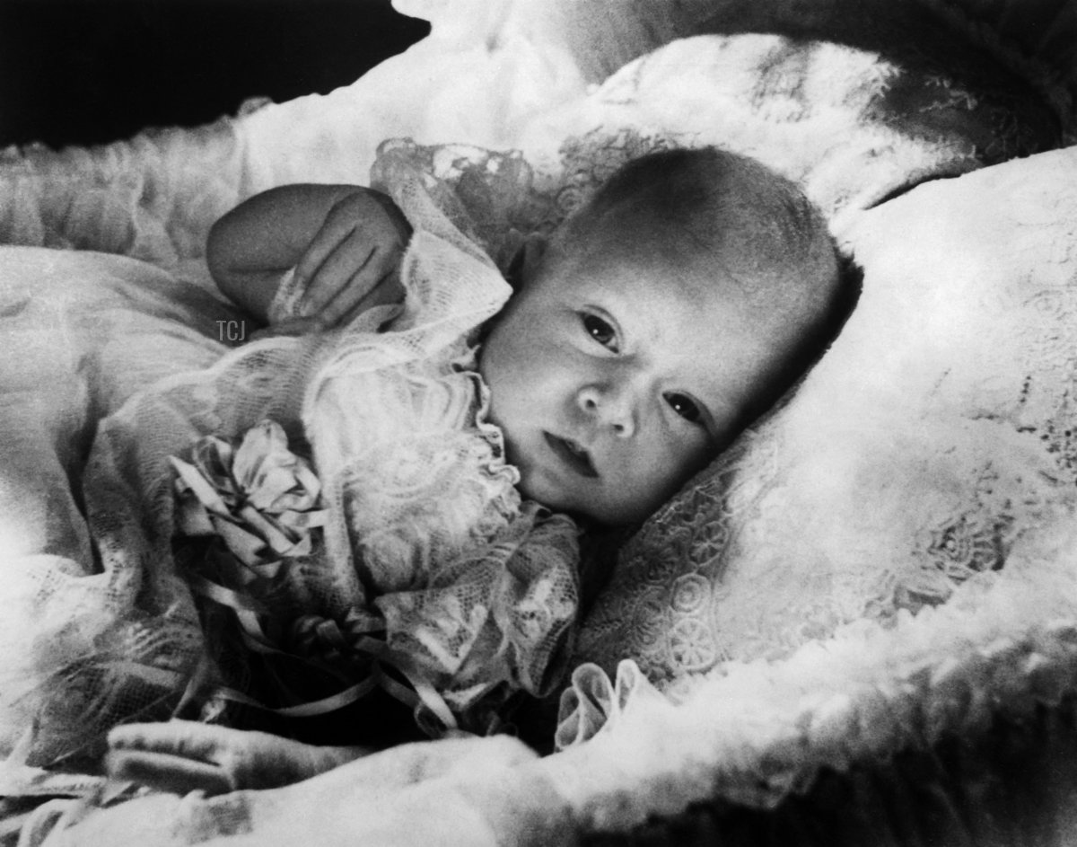 Foto scattata nel gennaio 1949 al Buckingham Palace di Londra che mostra il piccolo principe Carlo