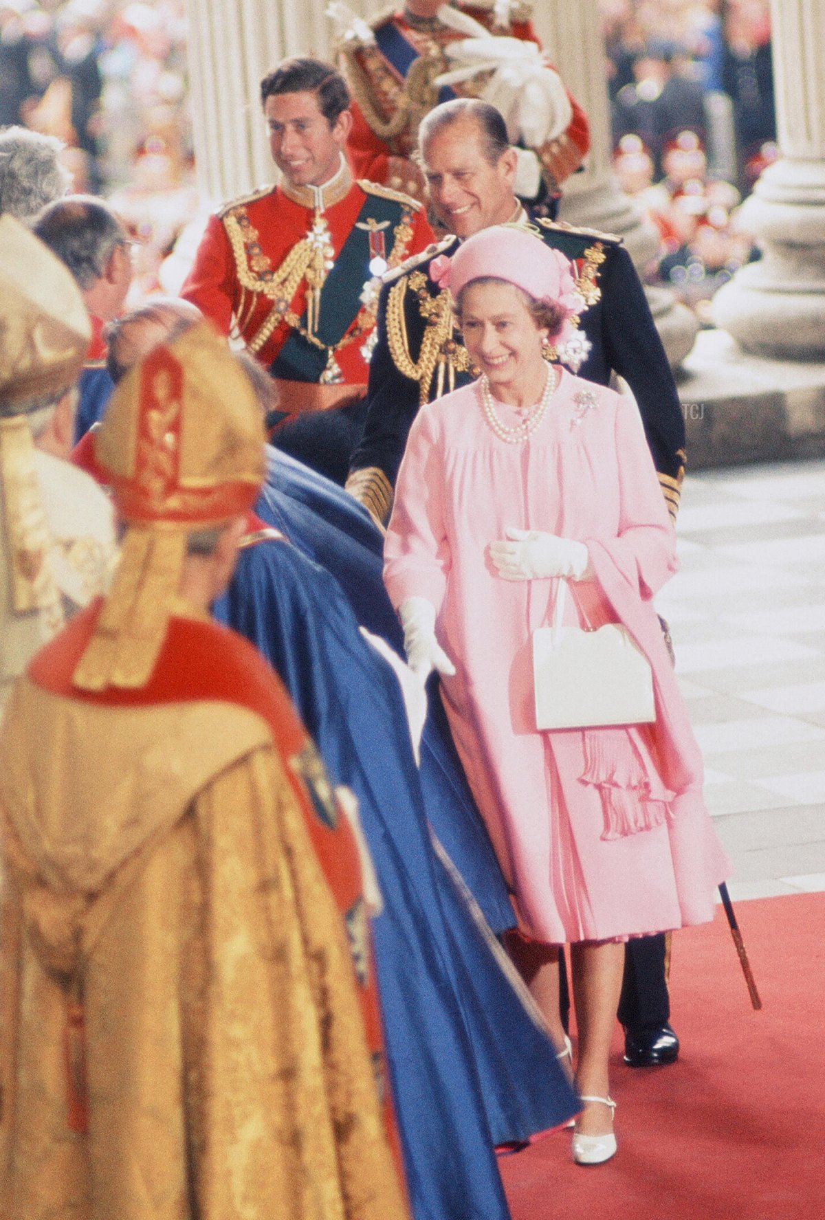 La Regina Elisabetta II & il Principe Filippo arrivano alla Cattedrale di St Paul per il servizio di ringraziamento, per celebrare il Giubileo d'Argento, martedì 7 Giugno 1977