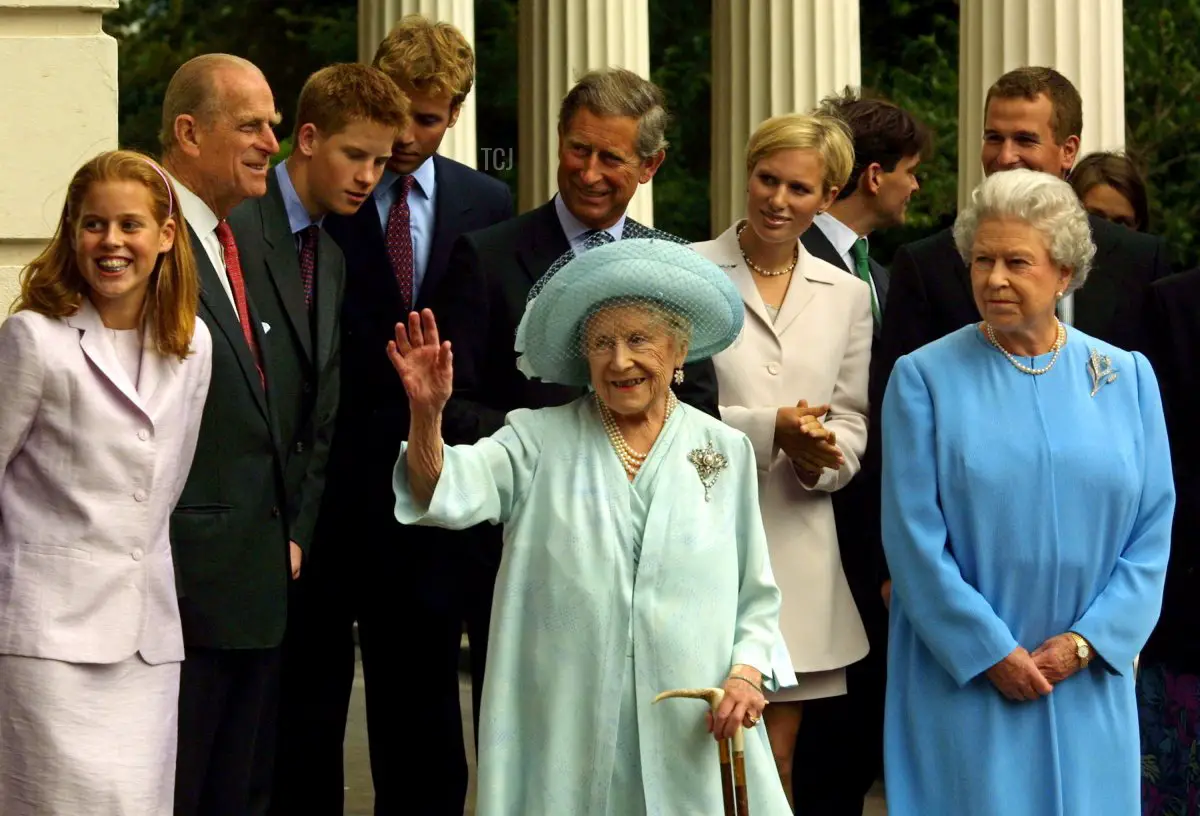 Membri della famiglia reale britannica appaiono con la regina madre durante le celebrazioni per il suo 101° compleanno il 4 agosto 2001 a Londra