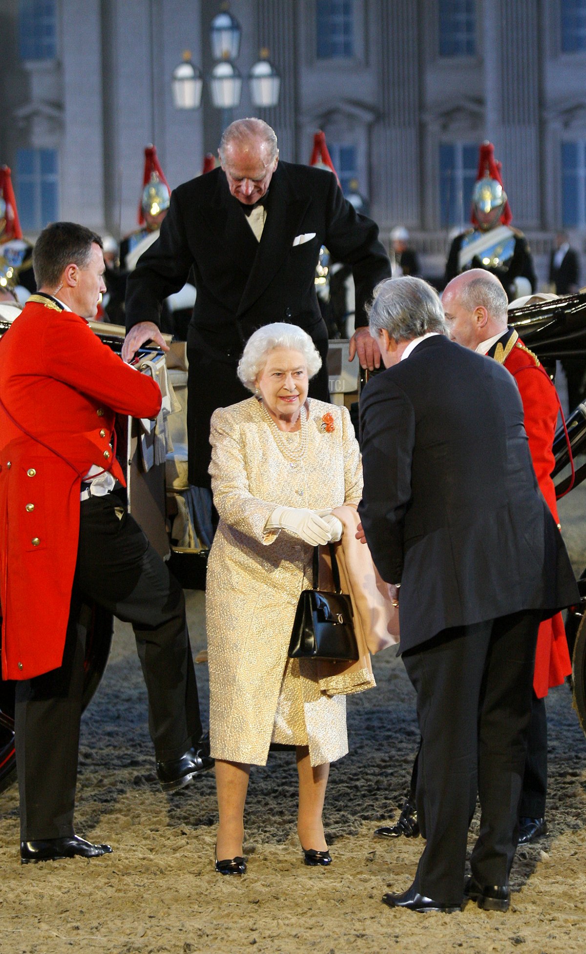 La Regina Elisabetta II e il Principe Filippo, Duca di Edimburgo, arrivano al Giubileo di Diamante nel parco privato del Castello di Windsor il 13 maggio 2012 a Windsor, Inghilterra