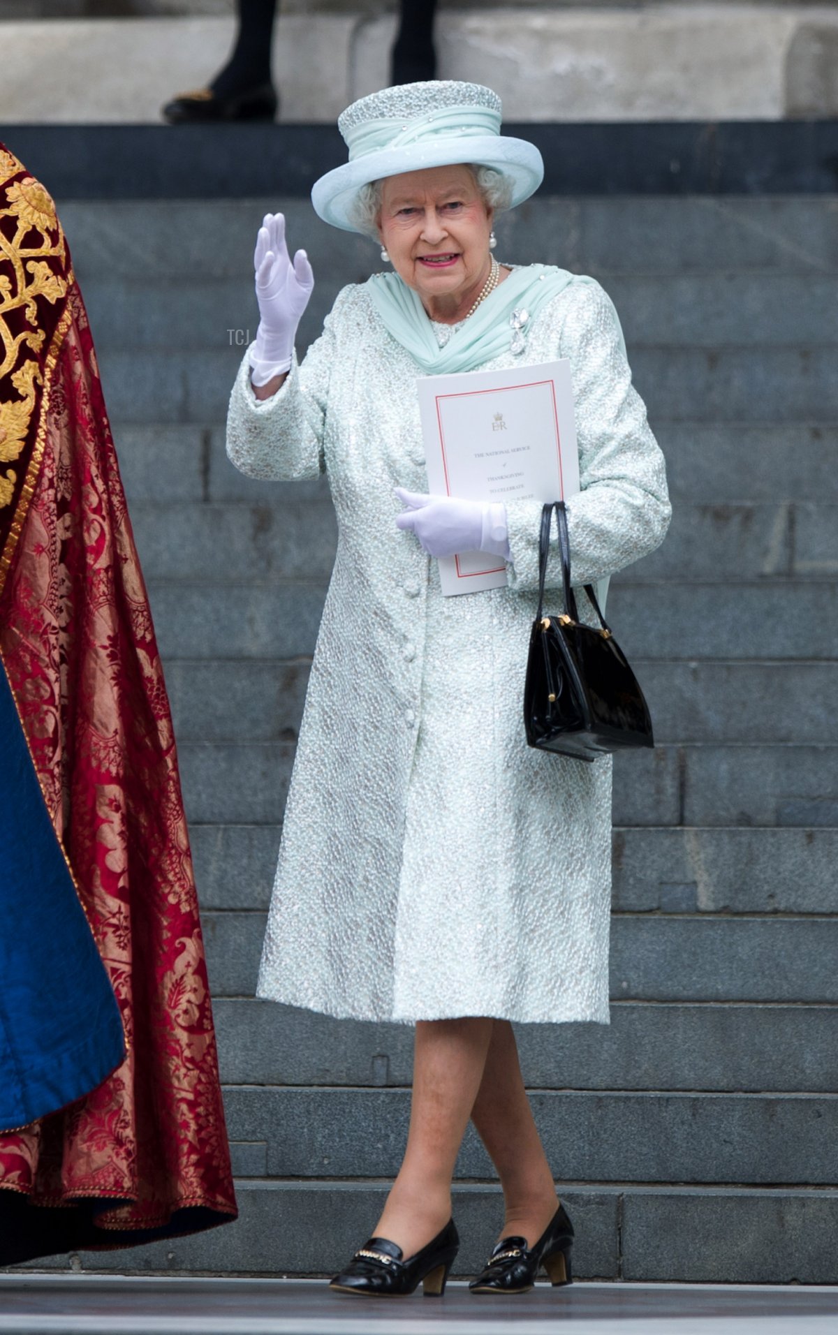 La Regina Elisabetta II lascia un Servizio Di Ringraziamento a St Paul's Cathedral il 5 giugno 2012 a Londra, Inghilterra