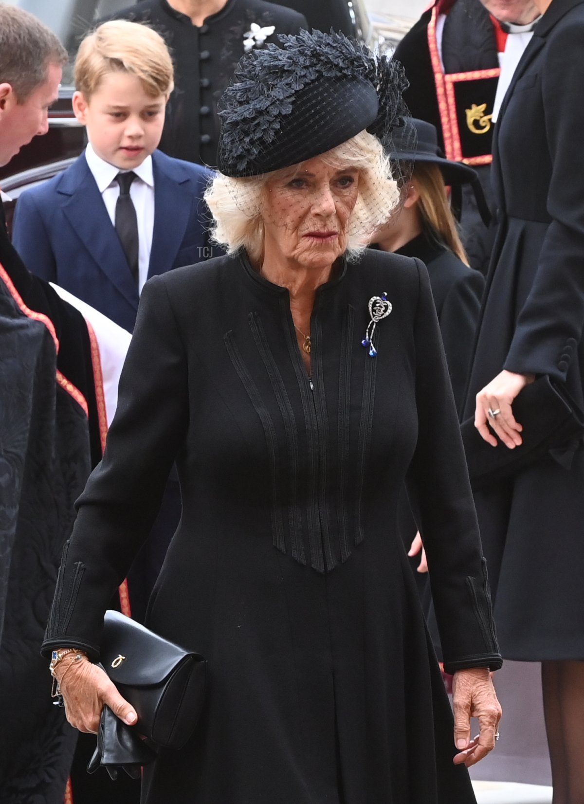 Camilla, Regina Consorte, cammina dietro il corteo funebre della Regina sorretto dal carro funebre di Stato della Royal Navy mentre si dirige verso l'Abbazia di Westminster il 19 settembre 2022 a Londra, Inghilterra